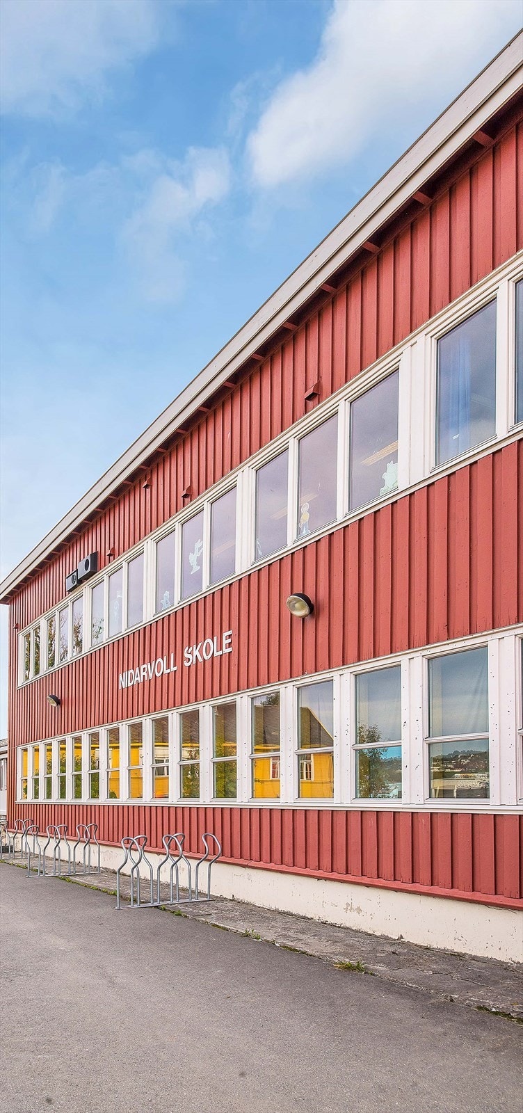 Nye Nidarvoll og Sunnland skole sto nylig ferdig og ligger en 2 minutters spasertur unna. Galleribilde