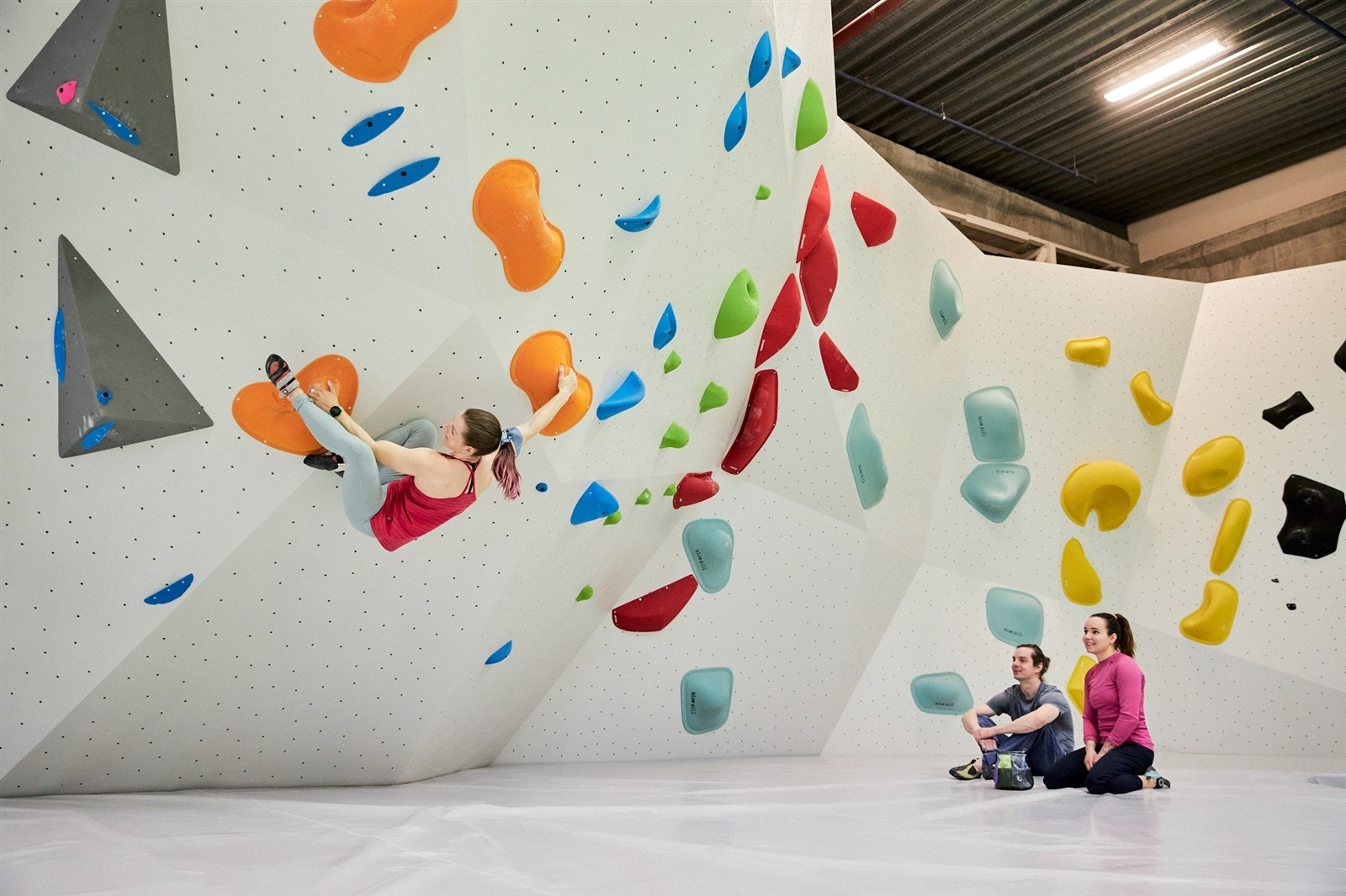 Bare en spasertur unna ligger Grip Sluppen med klatring og buldring for alle aldersgrupper. Galleribilde