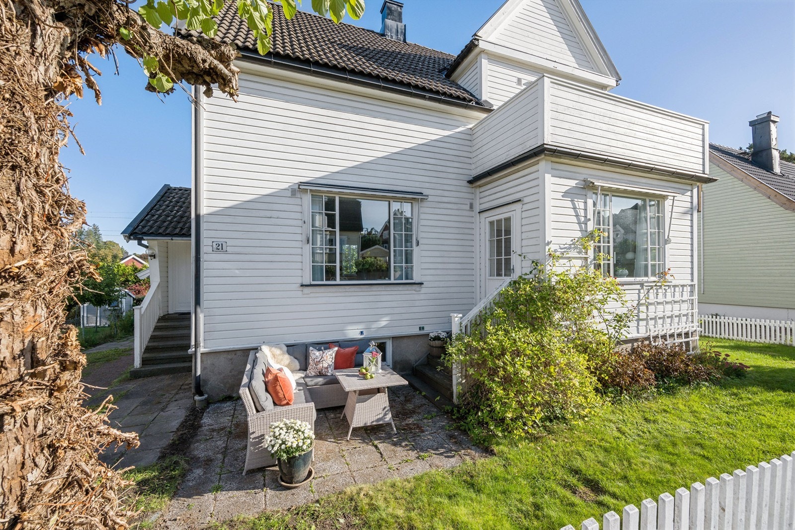 Uteplass i hagen Galleribilde