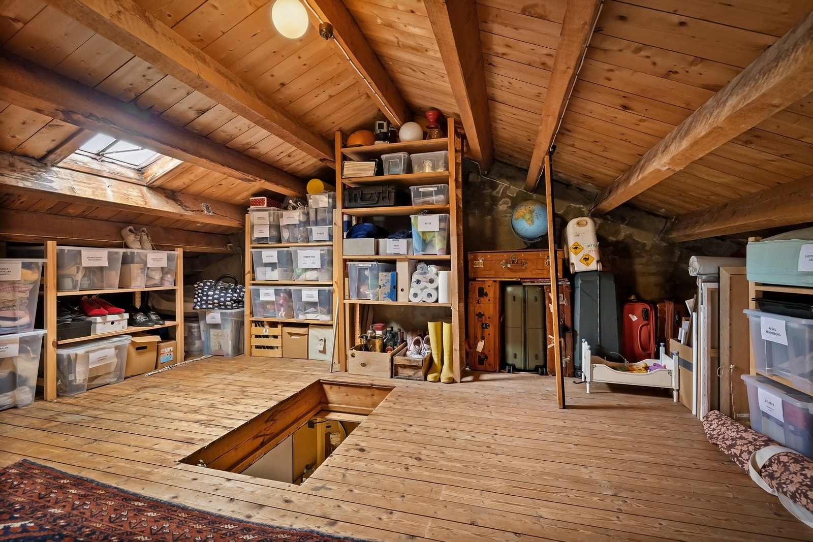 Fra gangen i 2.etg er det adkomst til stort kaldloft Galleribilde