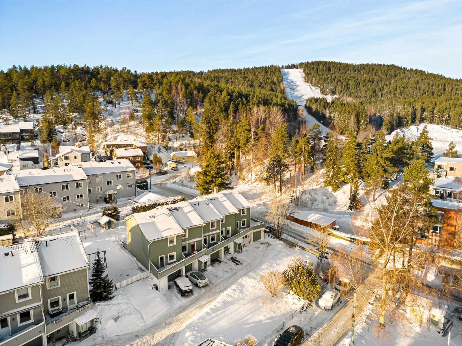 Rekkehuset ligger rett ved inngangen til Lillomarka, og her kan du våkne opp til fuglekvitter og rådyr rett utenfor (arkivbilde fra tidligere salg) Galleribilde