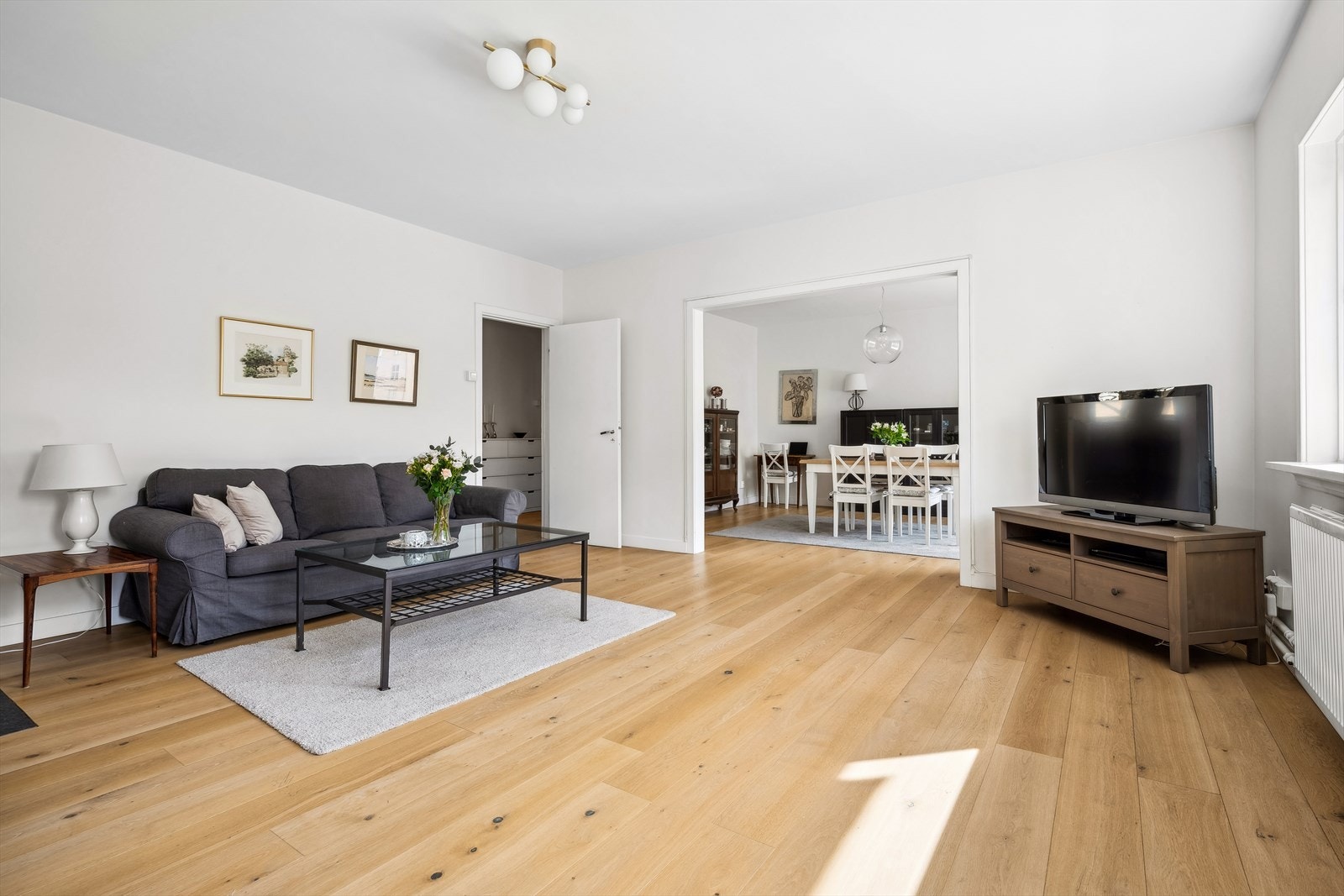 Leiligheten er godt vedlikeholdt og oppgradert i nyere tid. Galleribilde