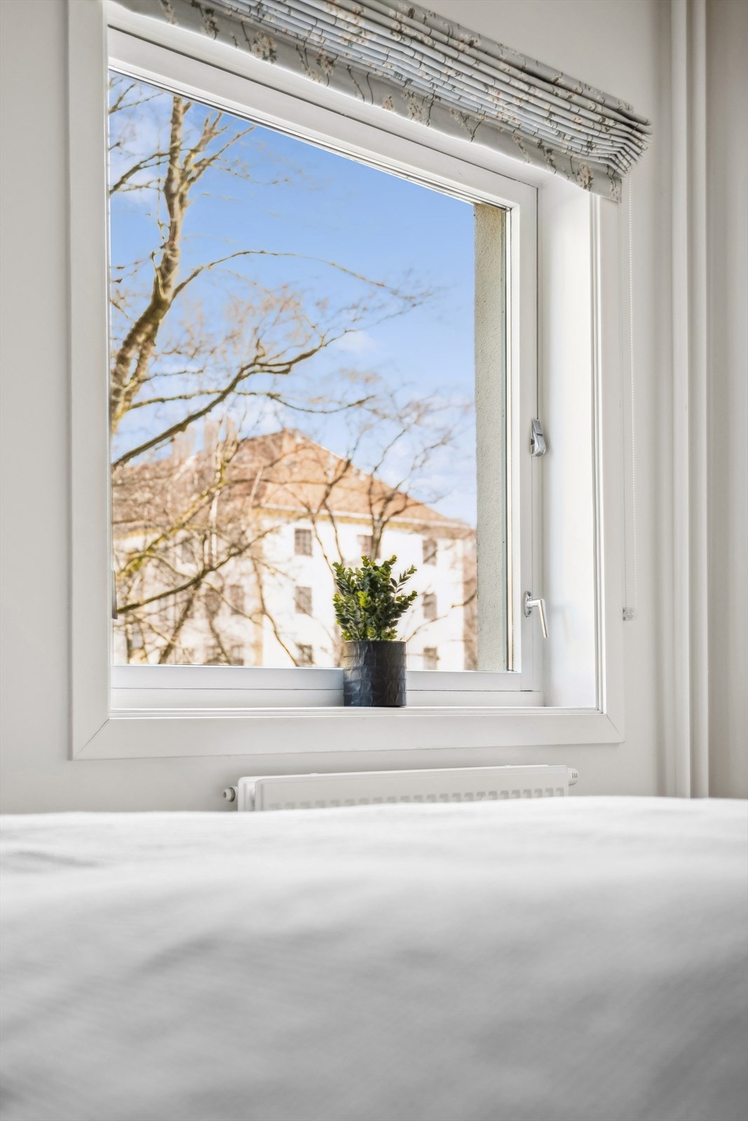 Flott utsikt fra soveromsvindu - Leiligheten har to-lags vinduer fra 2015. Galleribilde