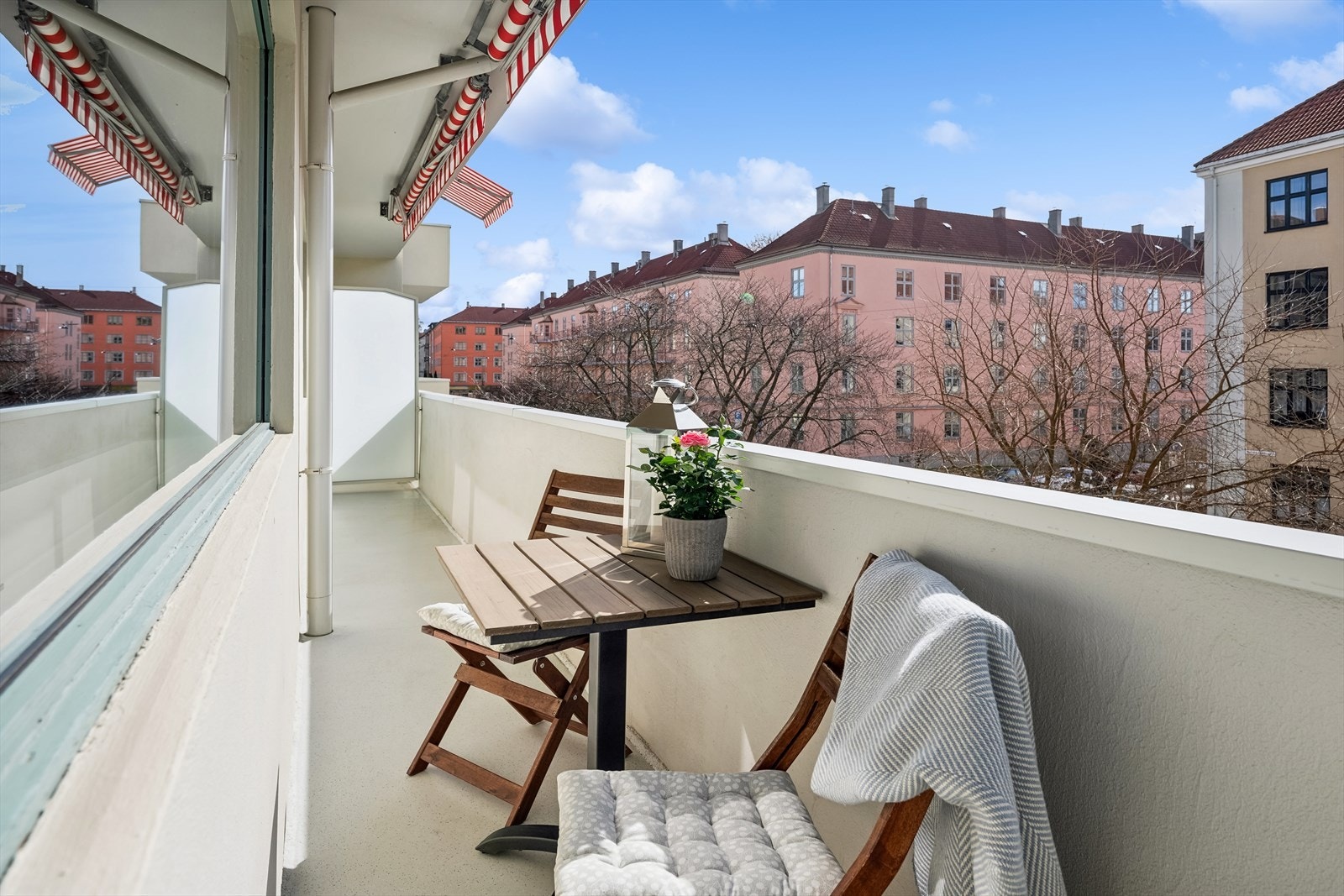 Solrik sydvestvendt balkong på ca. 10 kvm. Galleribilde