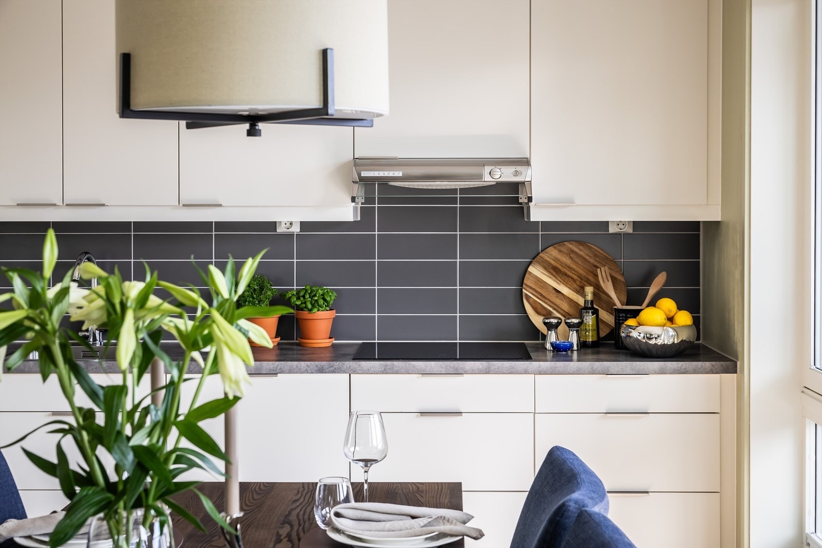 Kjøkkenet er levert av Sigdal, og er fra byggeår (2018). Galleribilde