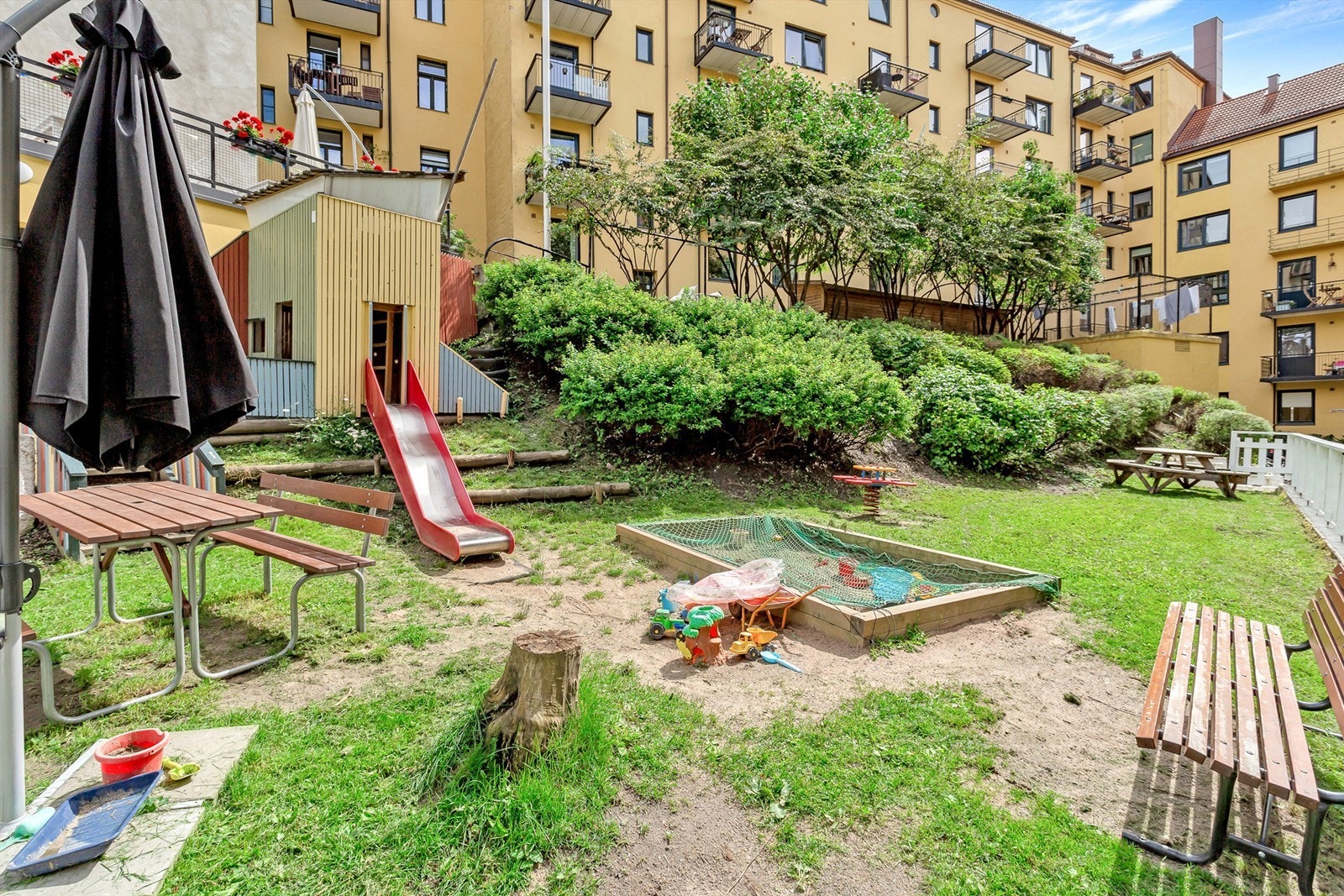 Et flott uteområde også for de yngste i aksjelaget. Her kan hele familien bli med å leke i sandkassen og la kreativiteten ta overhånd! Galleribilde