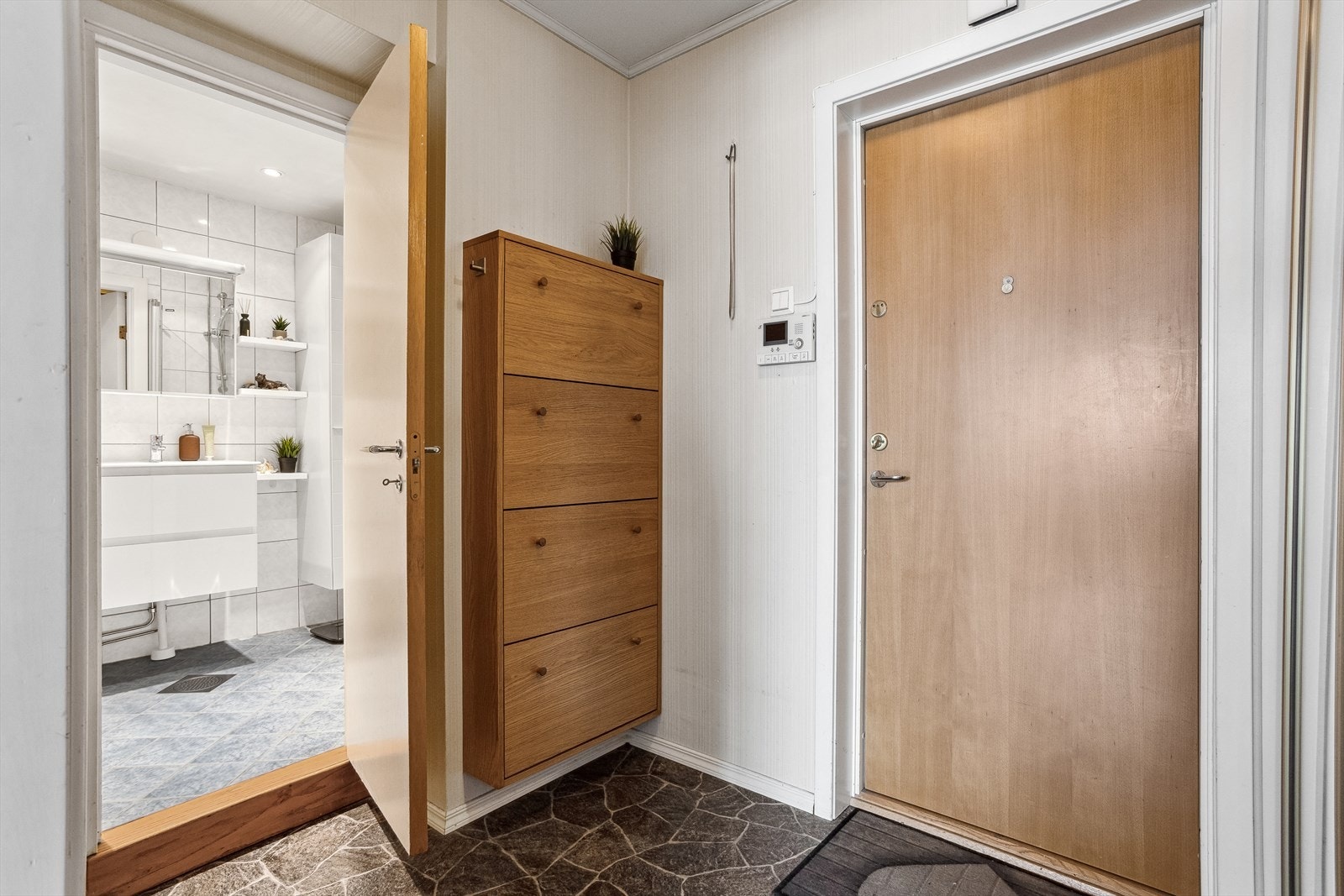 Her ønskes du velkommen inn i en entré. Galleribilde