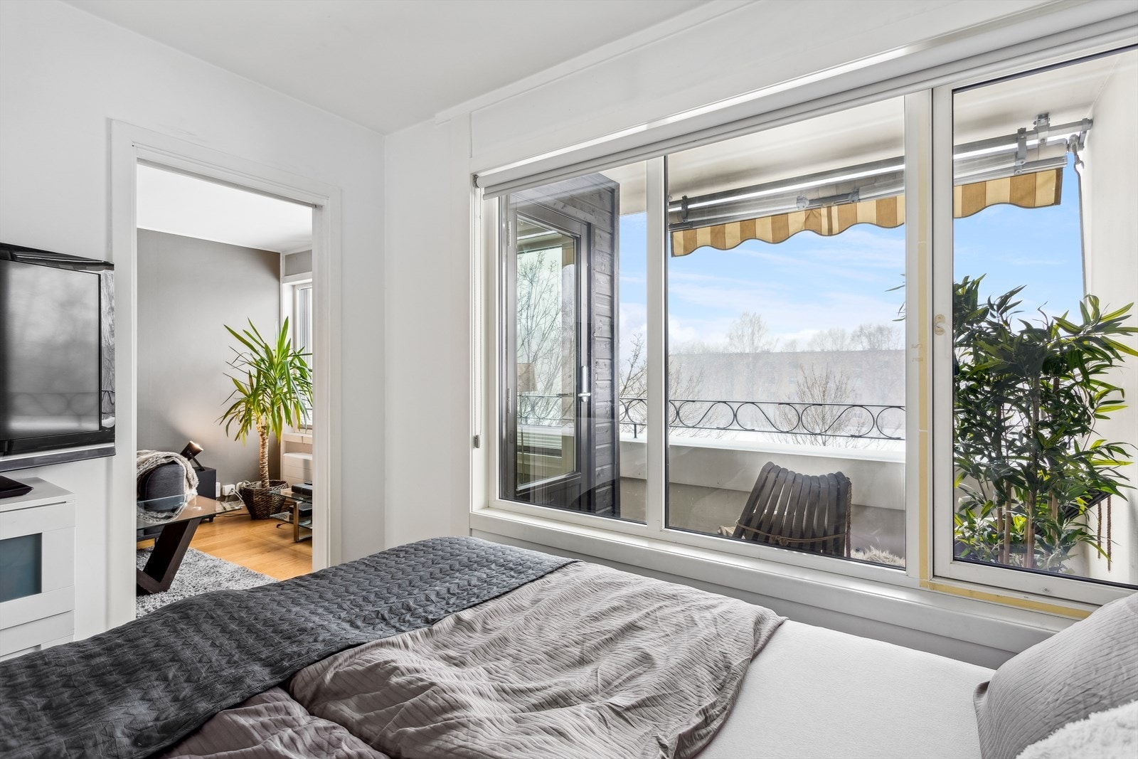 Her er det plass til stor seng og tilhørende møblement. Galleribilde