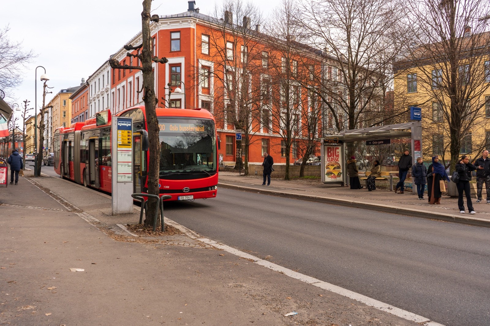 Busstoppet er like utenfor døren. Galleribilde