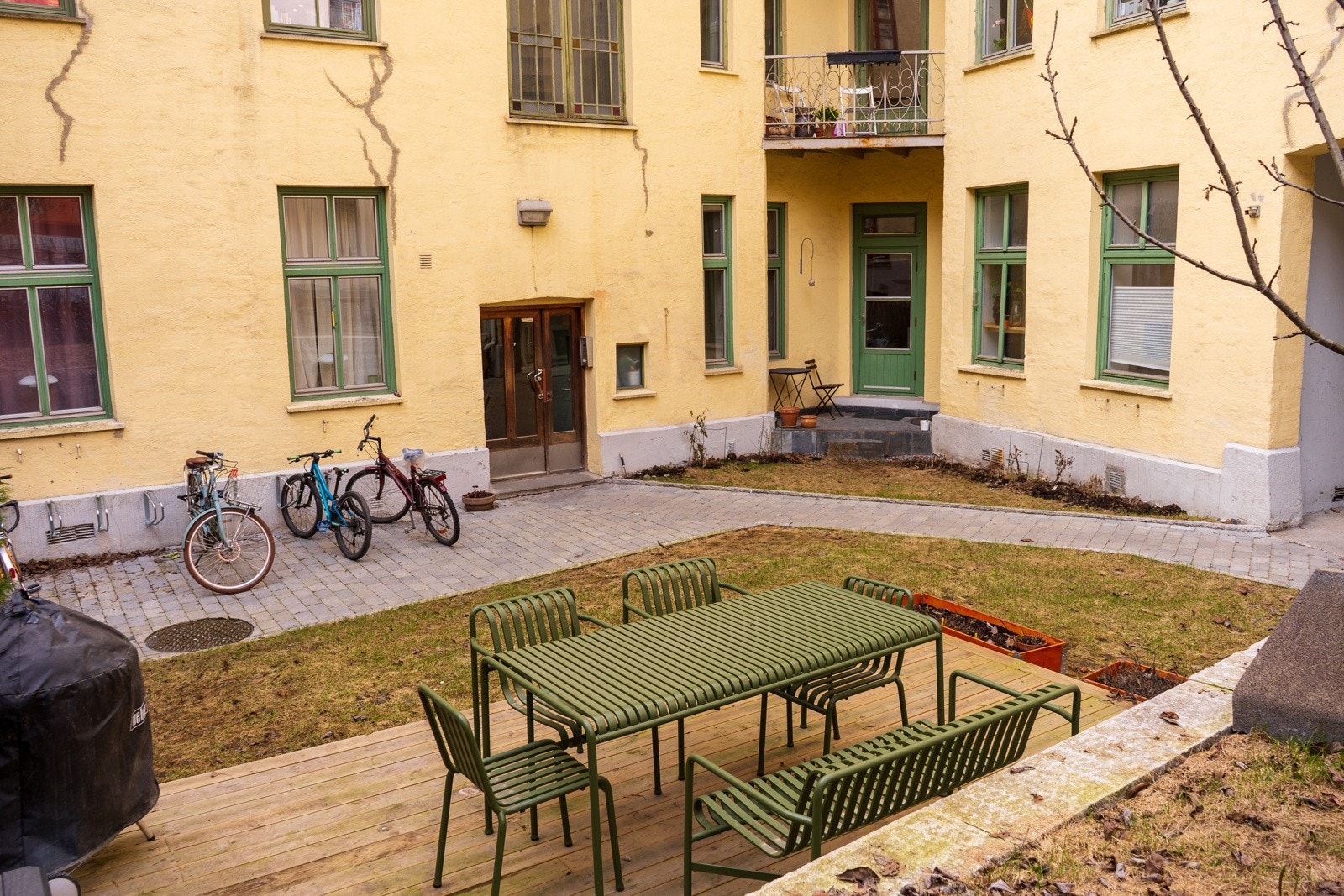 Bakgård - fellesområde. Galleribilde