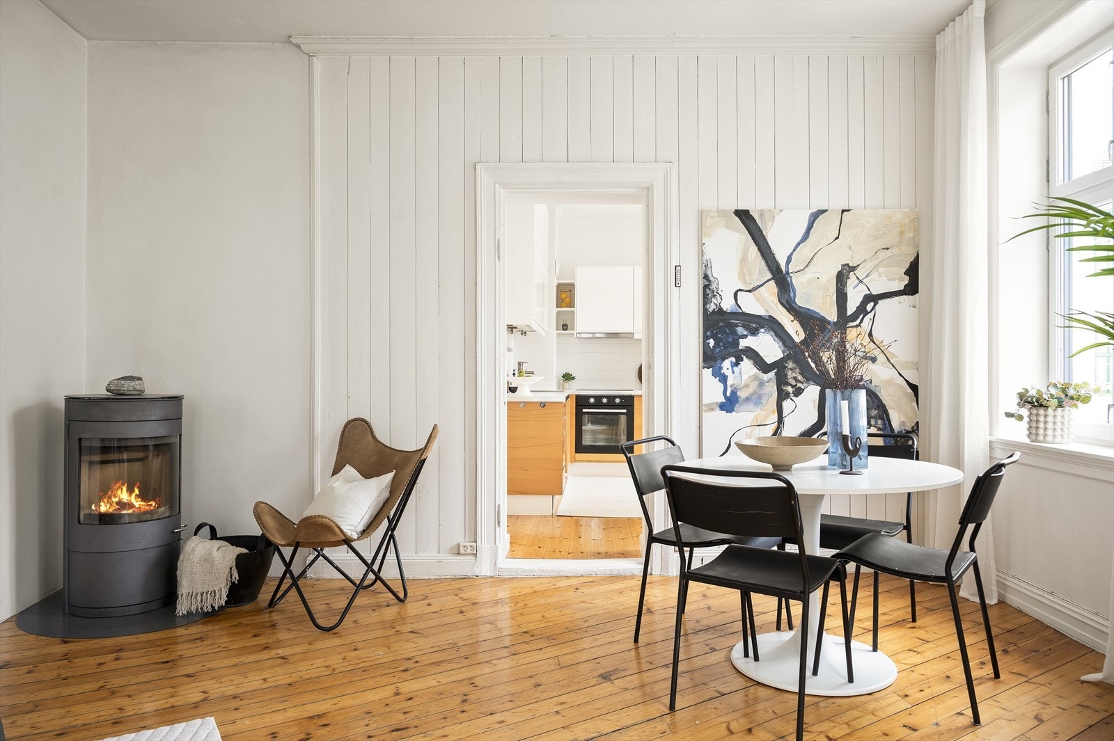 Peis i stue kan benyttes til oppvarming på kaldere dager. Galleribilde