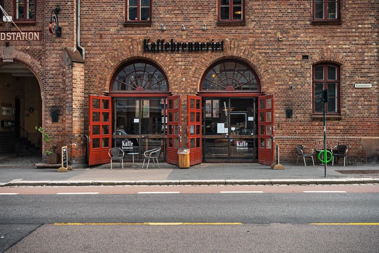 Godt utvalg av kafeer i nærområdet, som Kaffebrenneriet ved Grønlandsleiret. Galleribilde