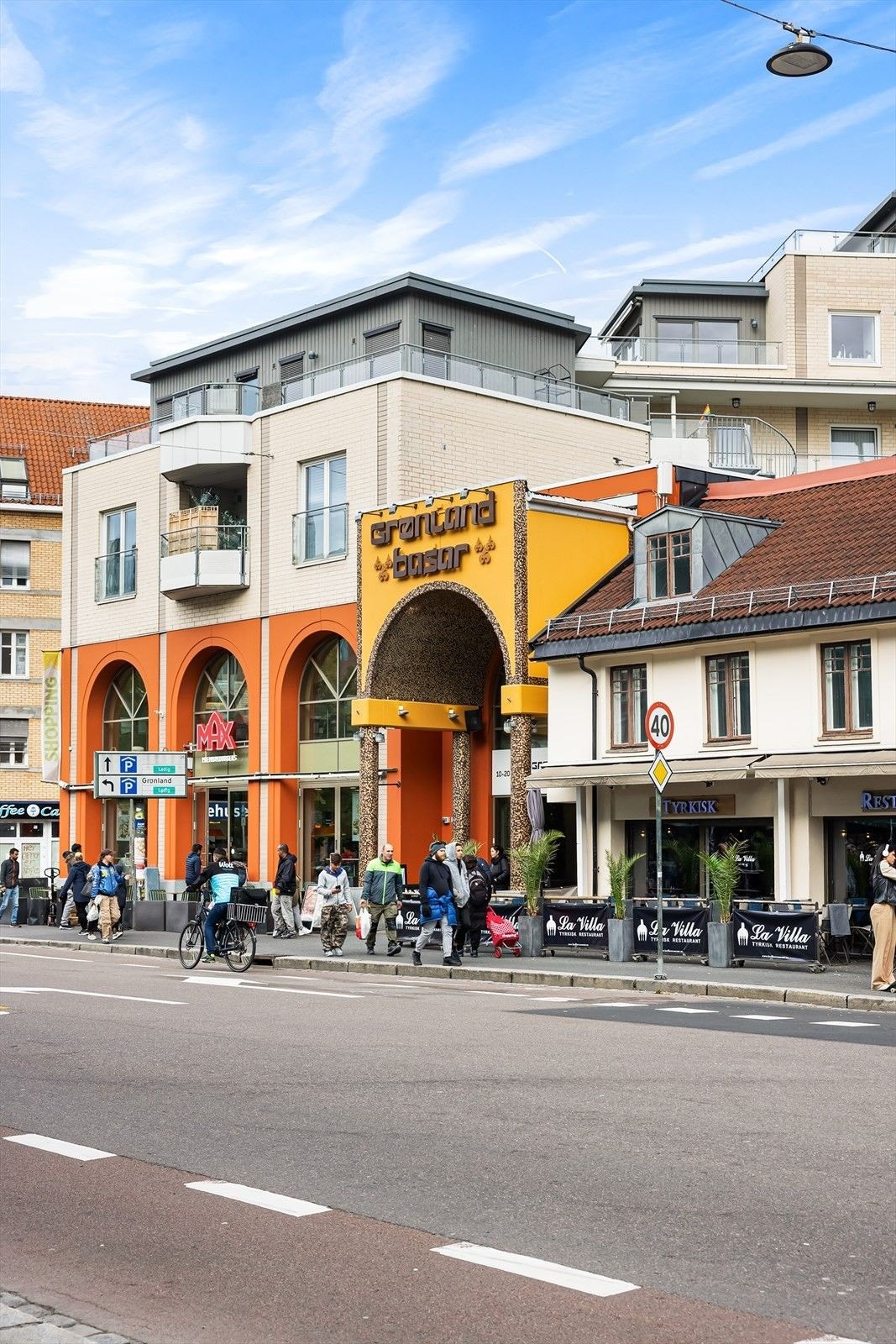 Grønland Basar ligger rett ved leiligheten med en rekke spisesteder, butikker og Vinmonopol. Galleribilde