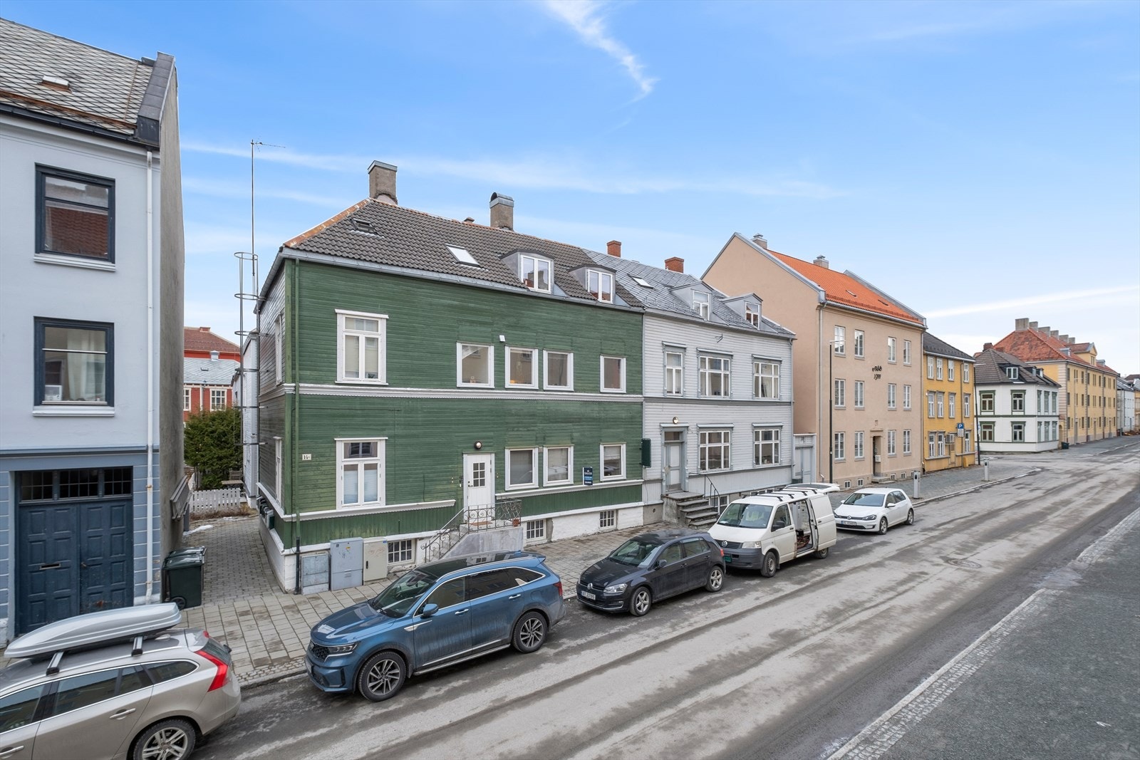 Leiligheten ligger fint til på Møllenberg med korte gangavstander til "alt" av servicefasiliteter som dagligvarebutikker, kollektivtransport, shoppingmuligheter, treningssenter og spisesteder. Galleribilde