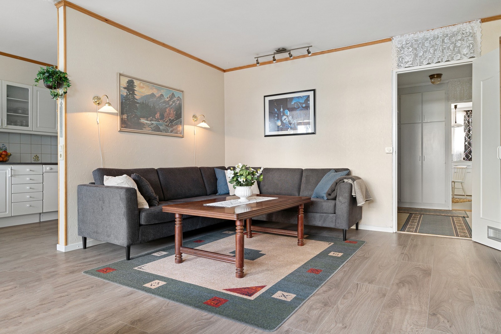 Romslig 3(4)-roms leilighet med en praktisk planløsning som gjør det enkelt å møblere. Galleribilde