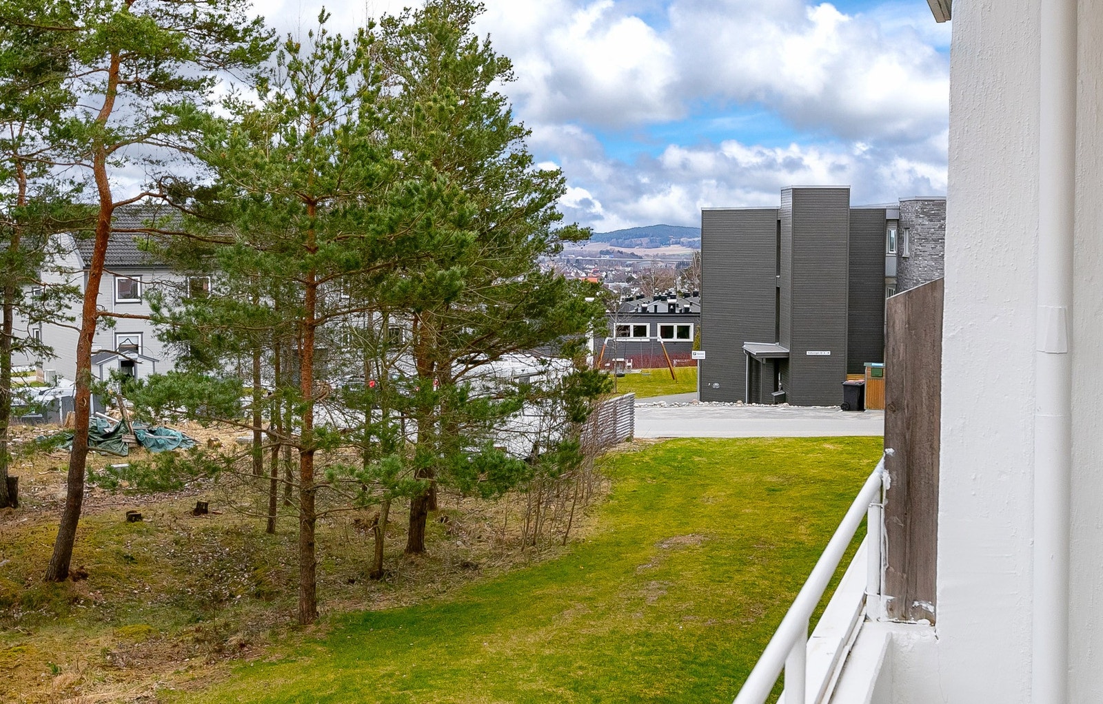 Romslig balkong med høy beliggenhet Galleribilde