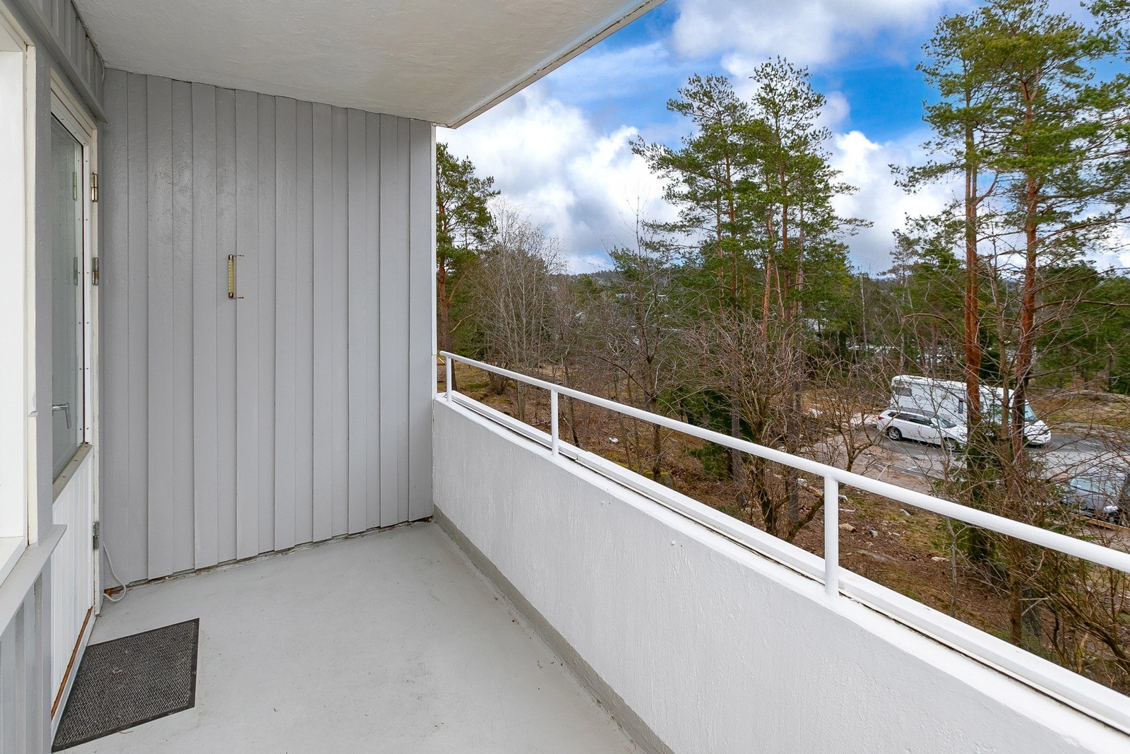 Østvendt balkong med fin morgen- og formiddagssol Galleribilde