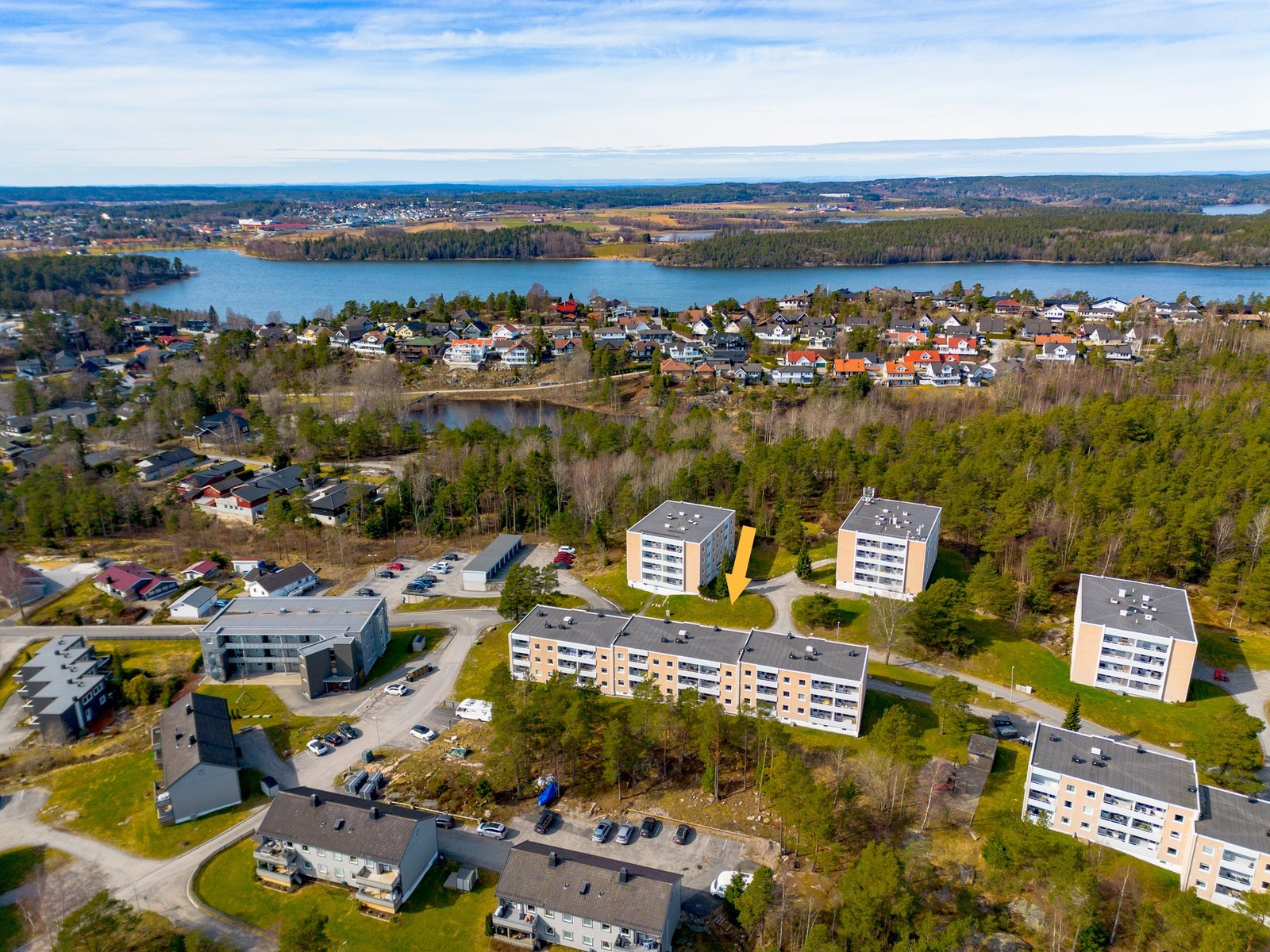 Blokkene ligger fint plassert på Kurland! Galleribilde