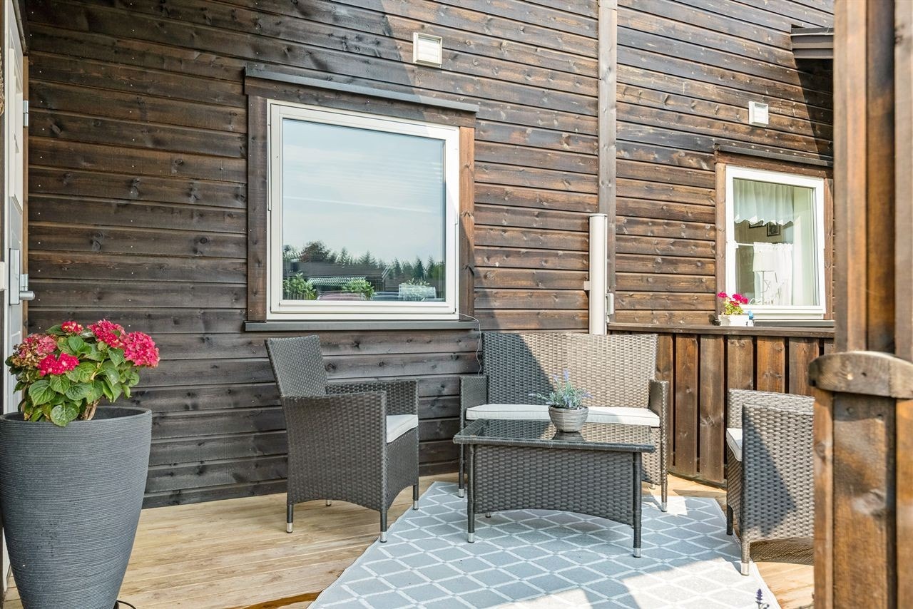 Fin uteplass ved inngangen Galleribilde