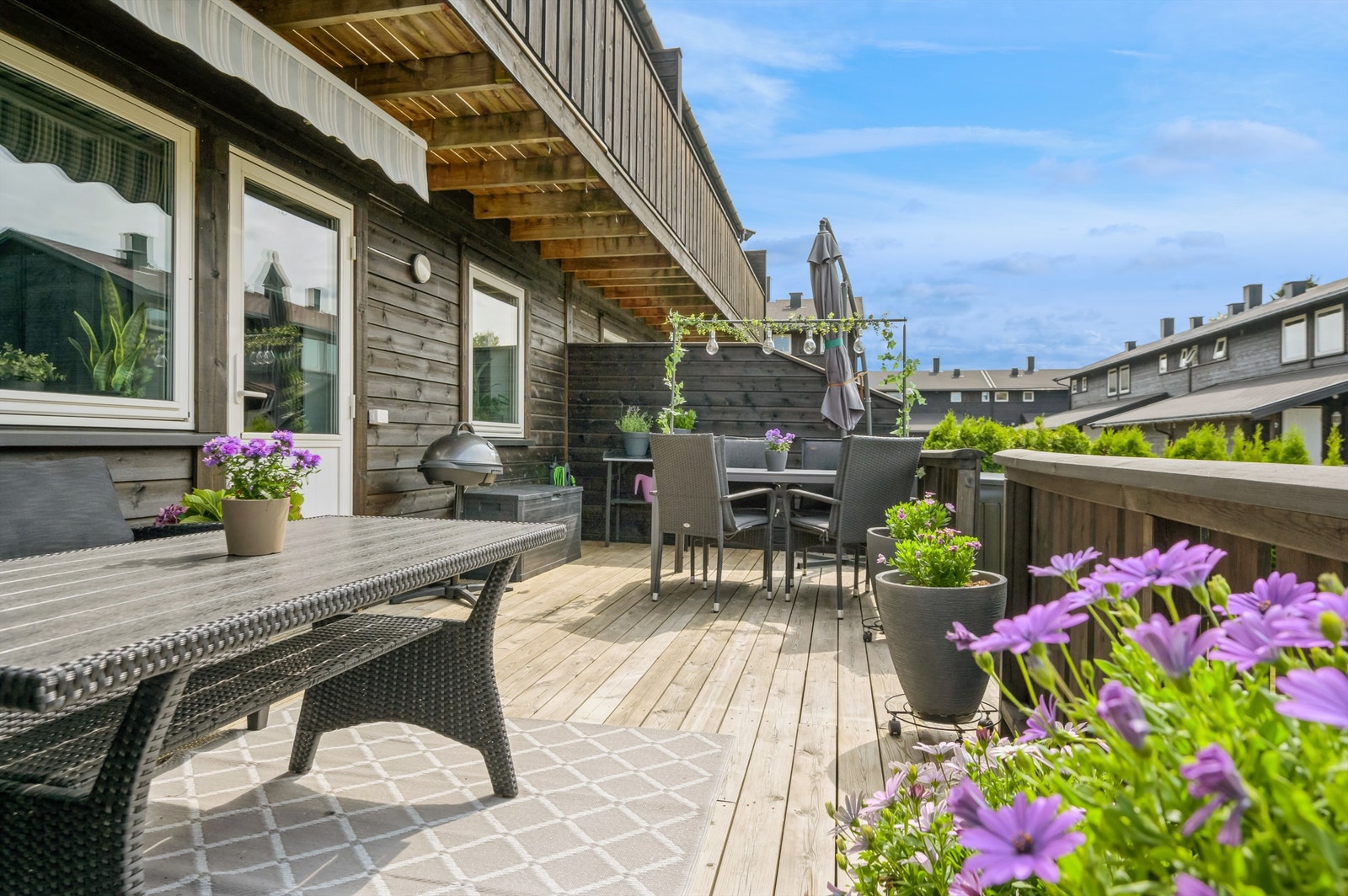 Stor, vestvendt veranda Galleribilde