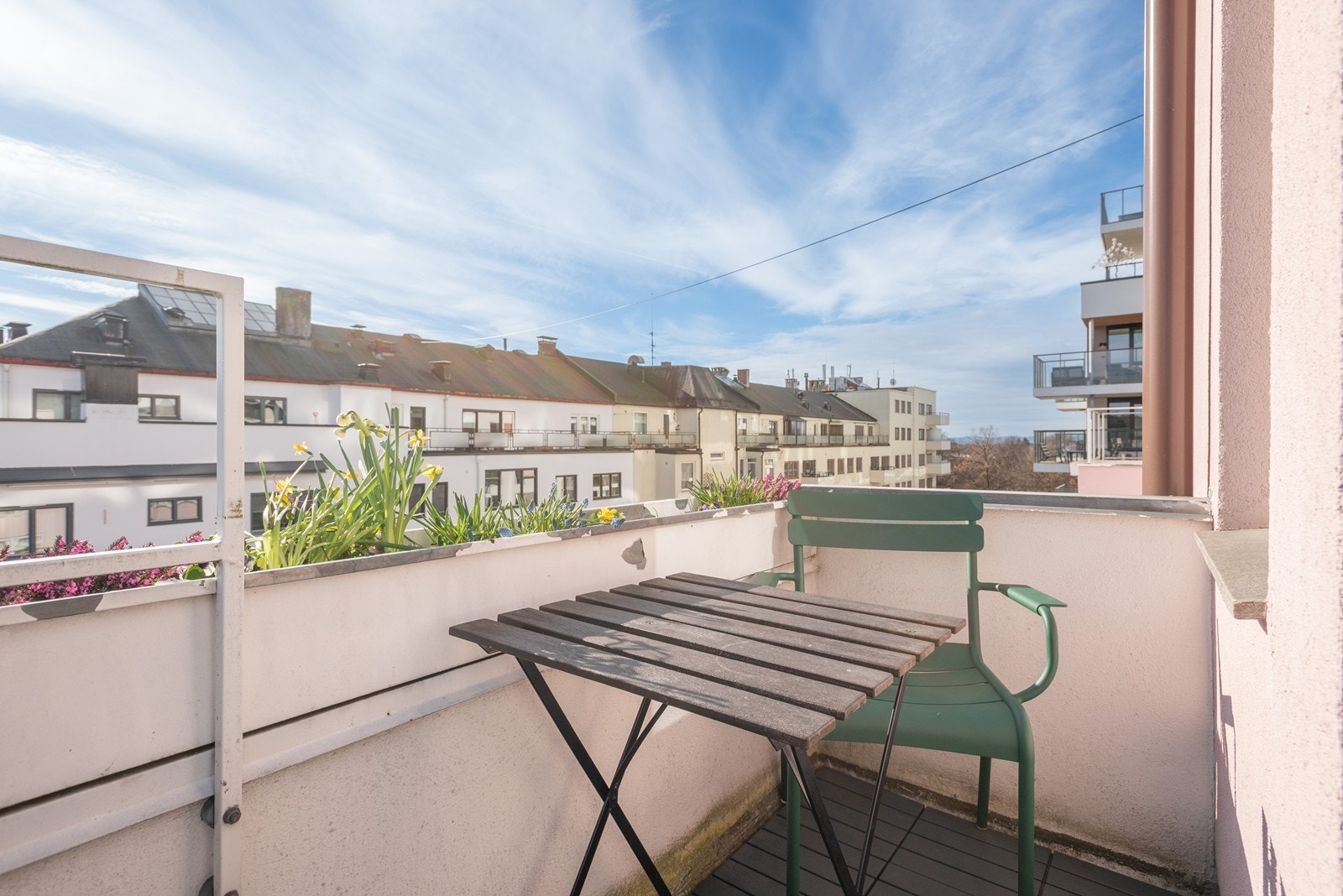 Sjeldent attraktiv 3(4)-roms toppleilighet m/heis og to solrike balkonger Galleribilde