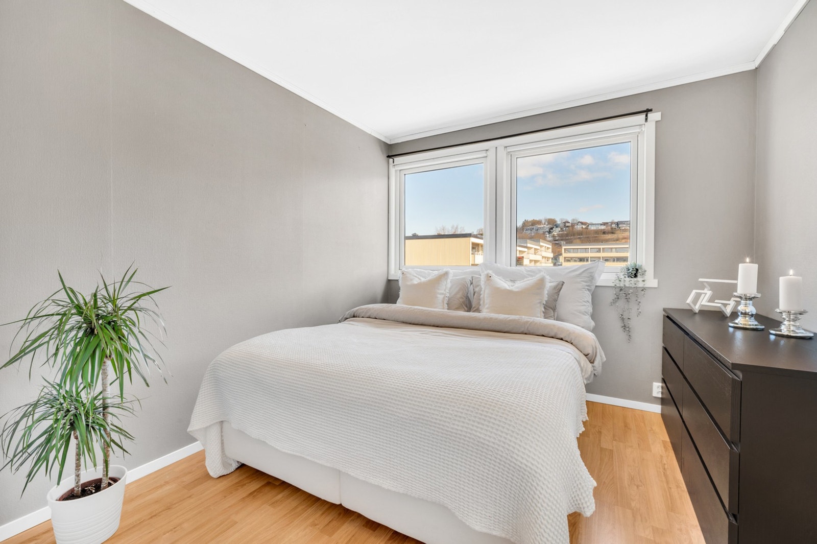 Hovedsoverommet er på 11,1 m² med god plass til dobbeltseng. Galleribilde