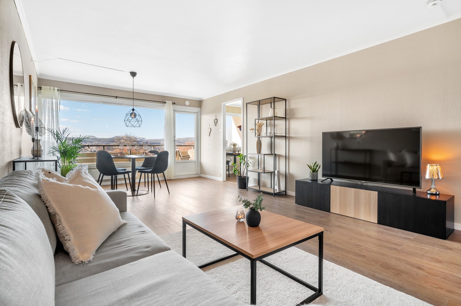 Eiendomsmegler 1 v/ Mats Eidem ønsker velkommen til Arne Fjellbus veg 4 C! Galleribilde