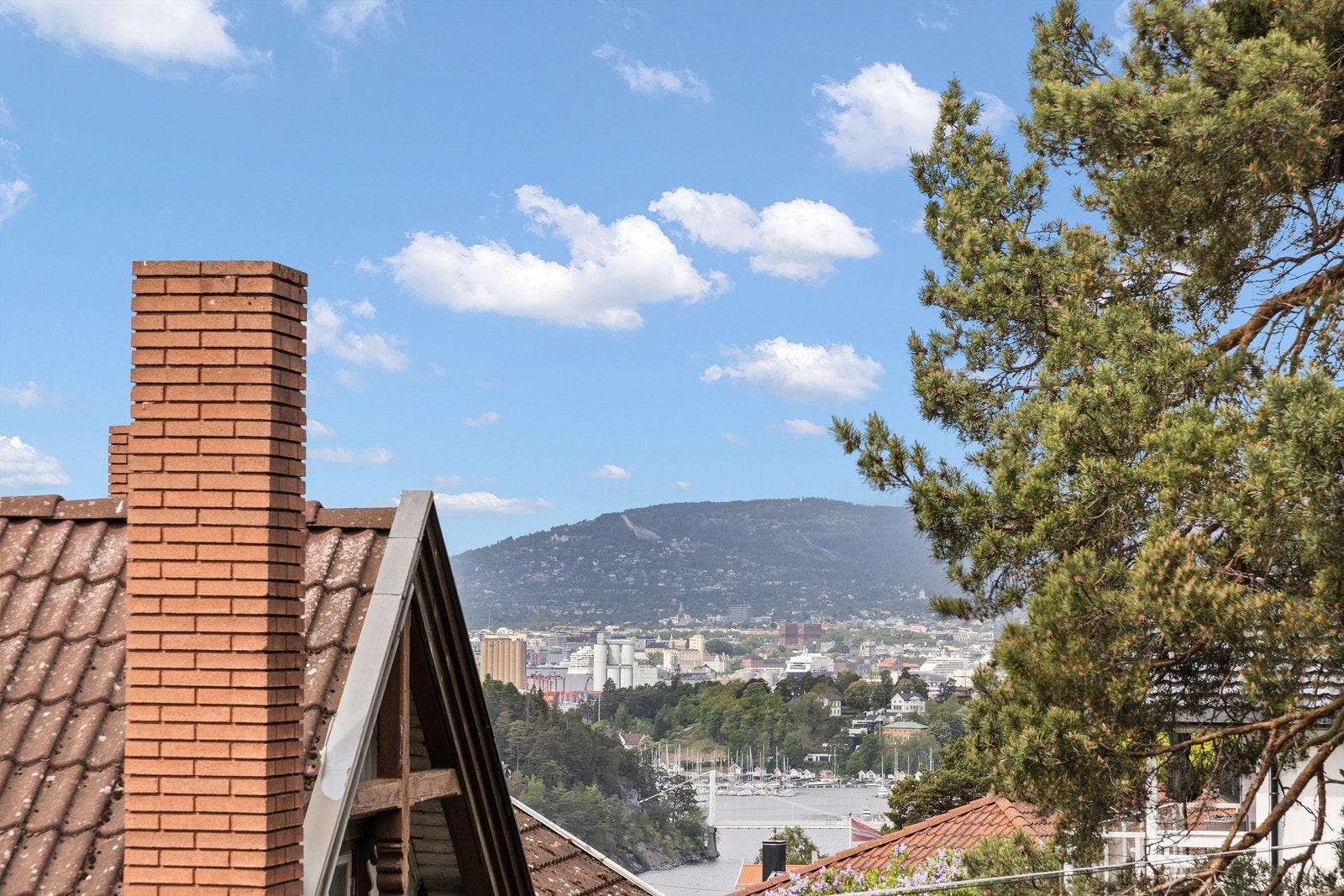 Utsikt mot sentrum og Holmenkollen Galleribilde