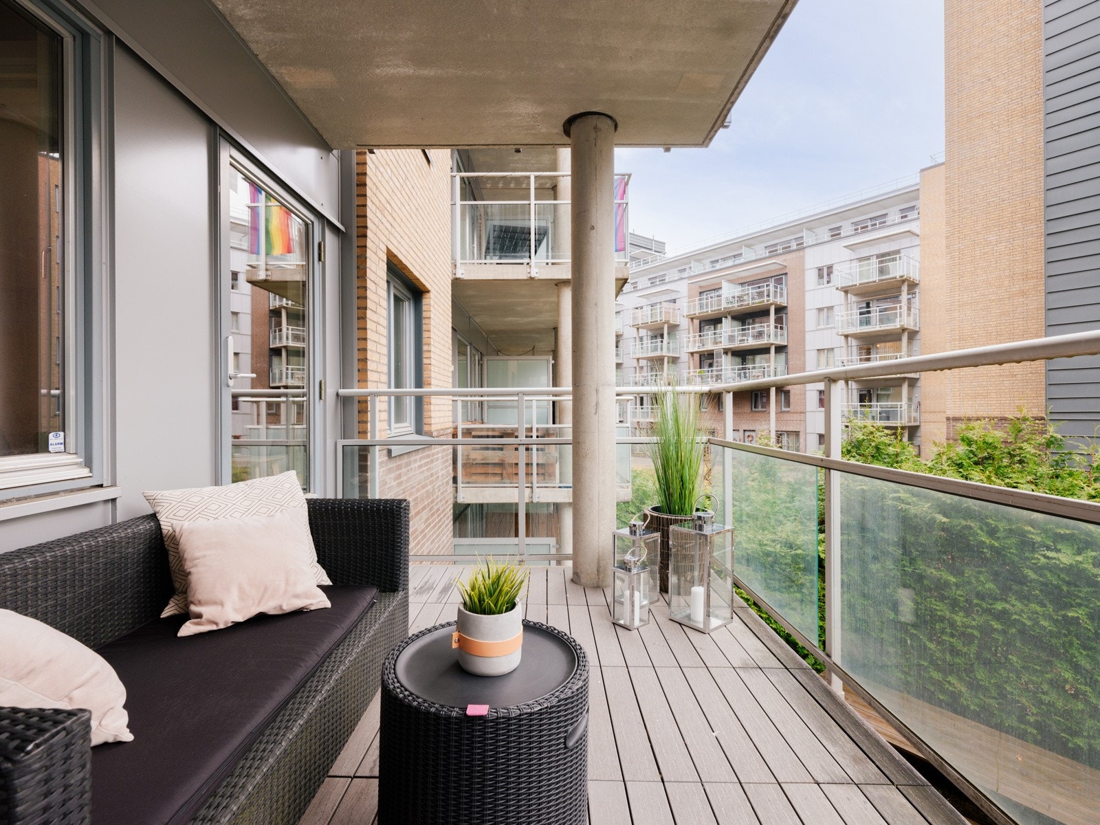 På sommerstid er det sol på balkongen fra morgenen til ca. 16.30. Galleribilde