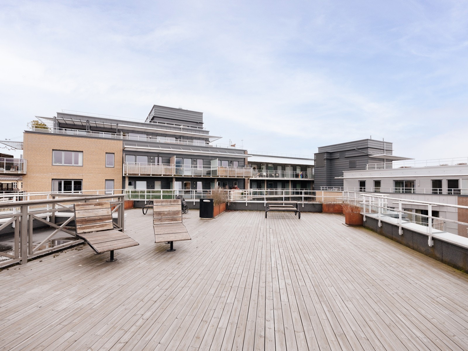 På taket kan beboerne nyte en flott, felles takterrasse med sol hele dagen. Galleribilde