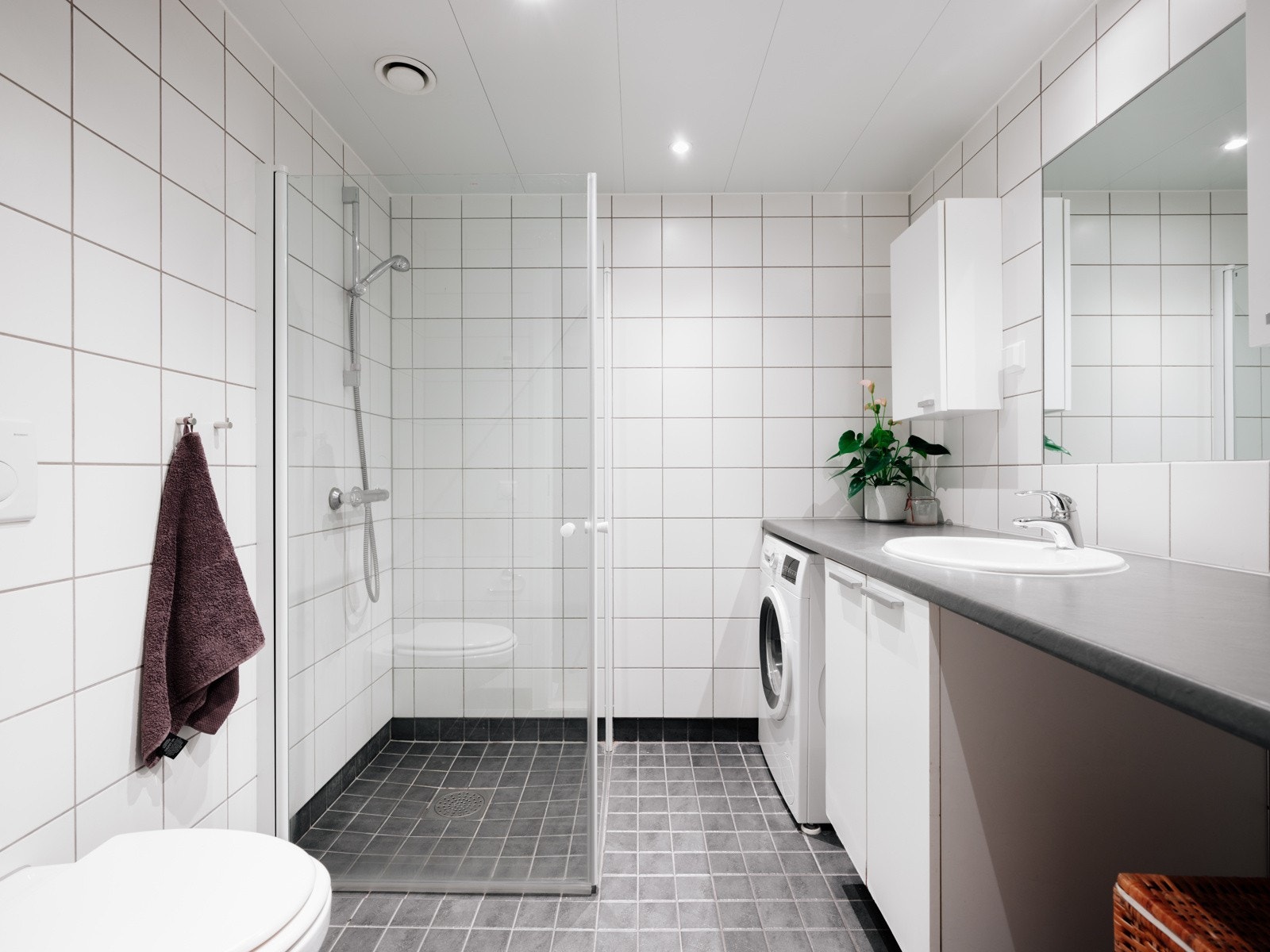 Flislagt baderom fra byggeår. Galleribilde