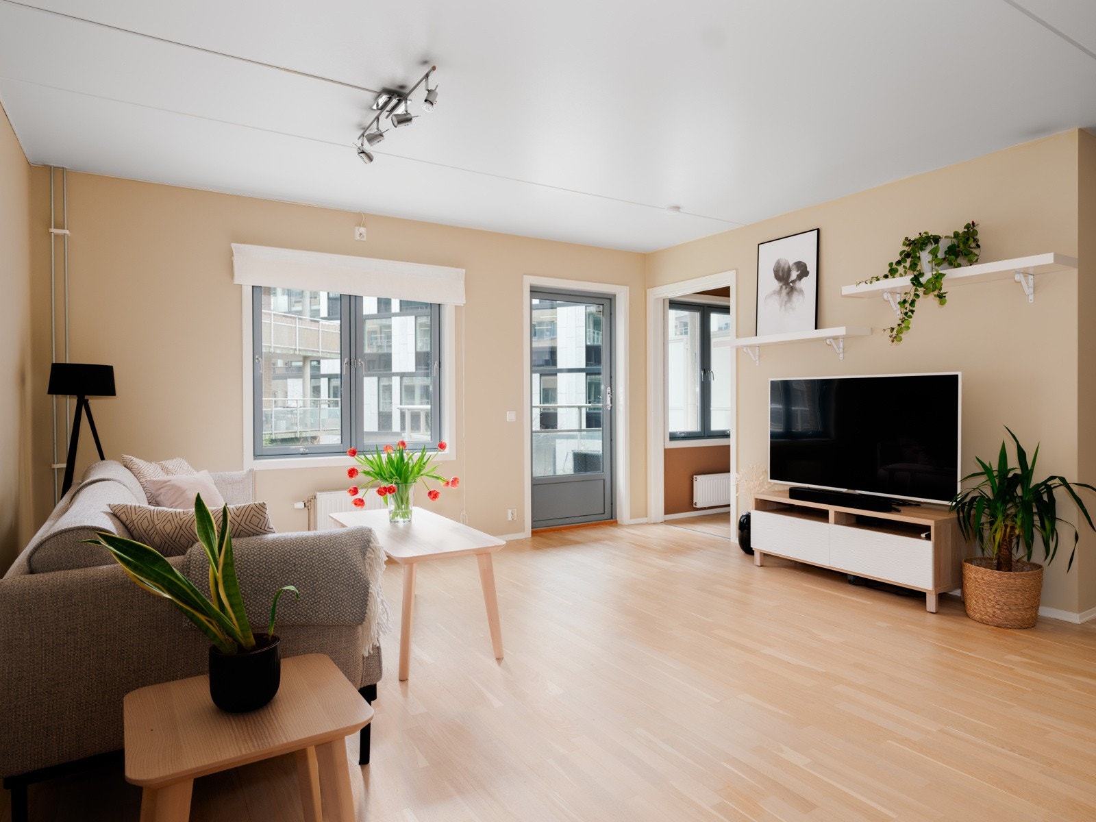 Velkommen til Herslebs gate 17C! Et luftig hjem med en meget sentral beliggenhet ved Akerselva. Galleribilde