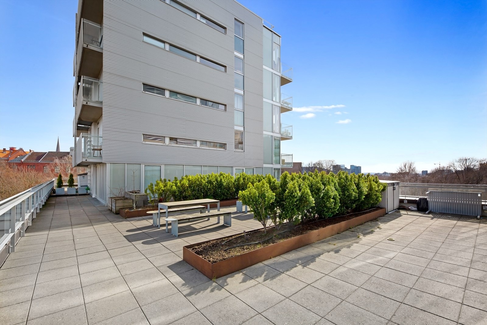 Felles takterrasse med gode solforhold og nydelig utsikt Galleribilde