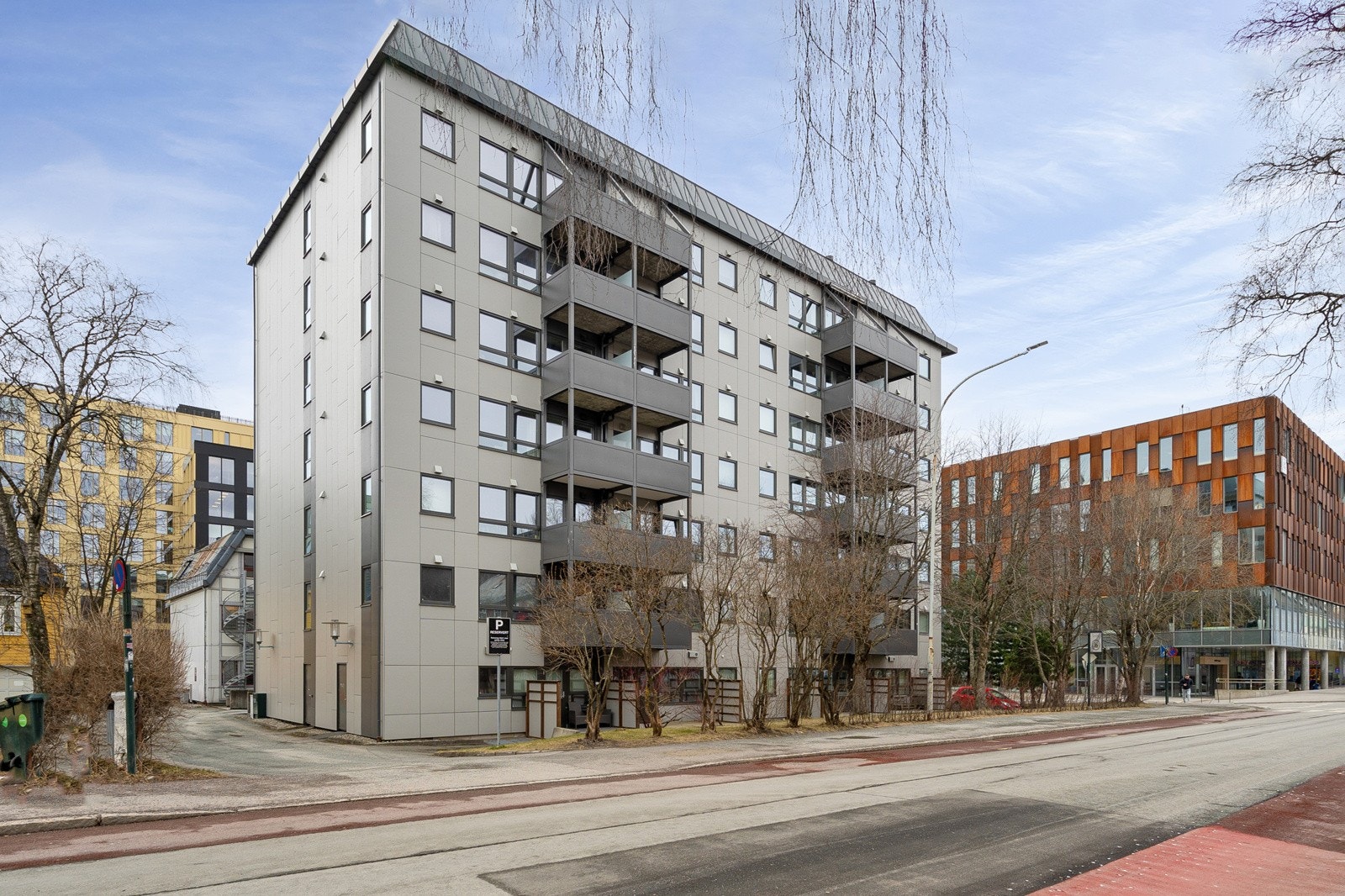 Borettslaget har renovert fasaden i 2018 med nytt tak, etterisolering, nye fasadeplater, nye balkongdører og vinduer, samt oppussing av balkonger og inngangsparti. Galleribilde