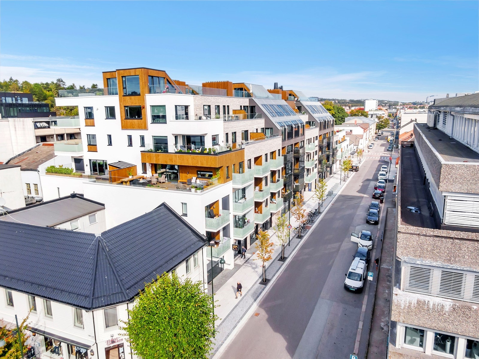 Fra boligen er du kort vei til Markens gate med et stort tilbud av butikker, cafér, restauranter og andre servicetilbud. Galleribilde