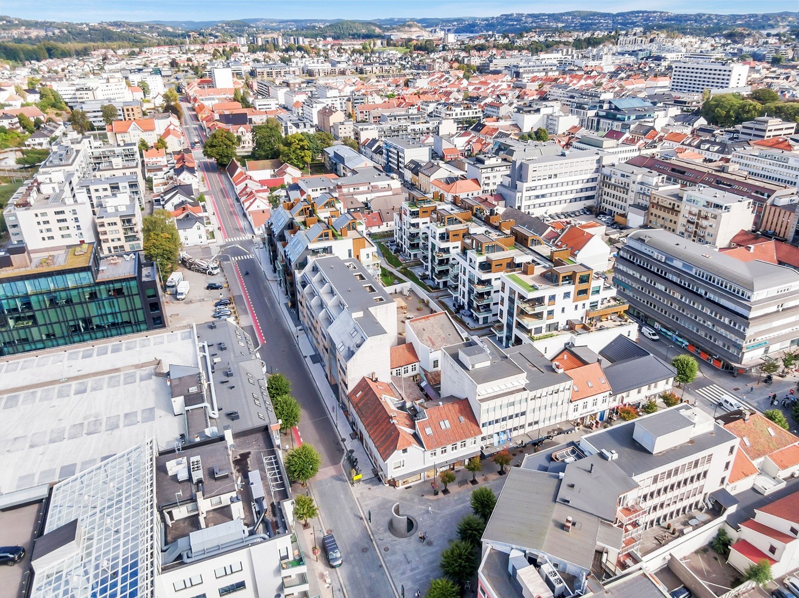 Ellers er det kort vei til tur- og treningsmuligheter med Baneheia som ligger en kort spasertur fra boligen. Galleribilde