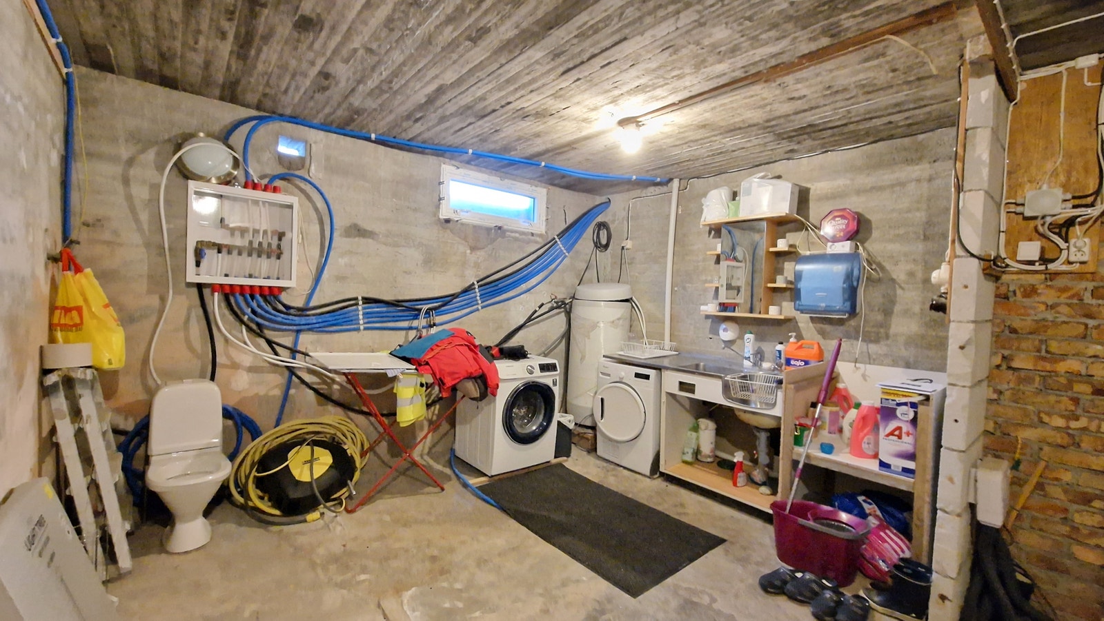 Underetasje - vaskerom Galleribilde