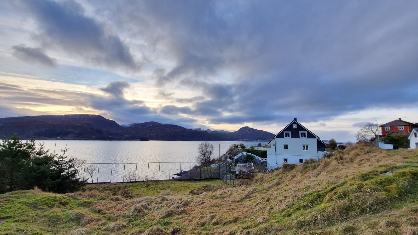 Utsikt fra hage Galleribilde