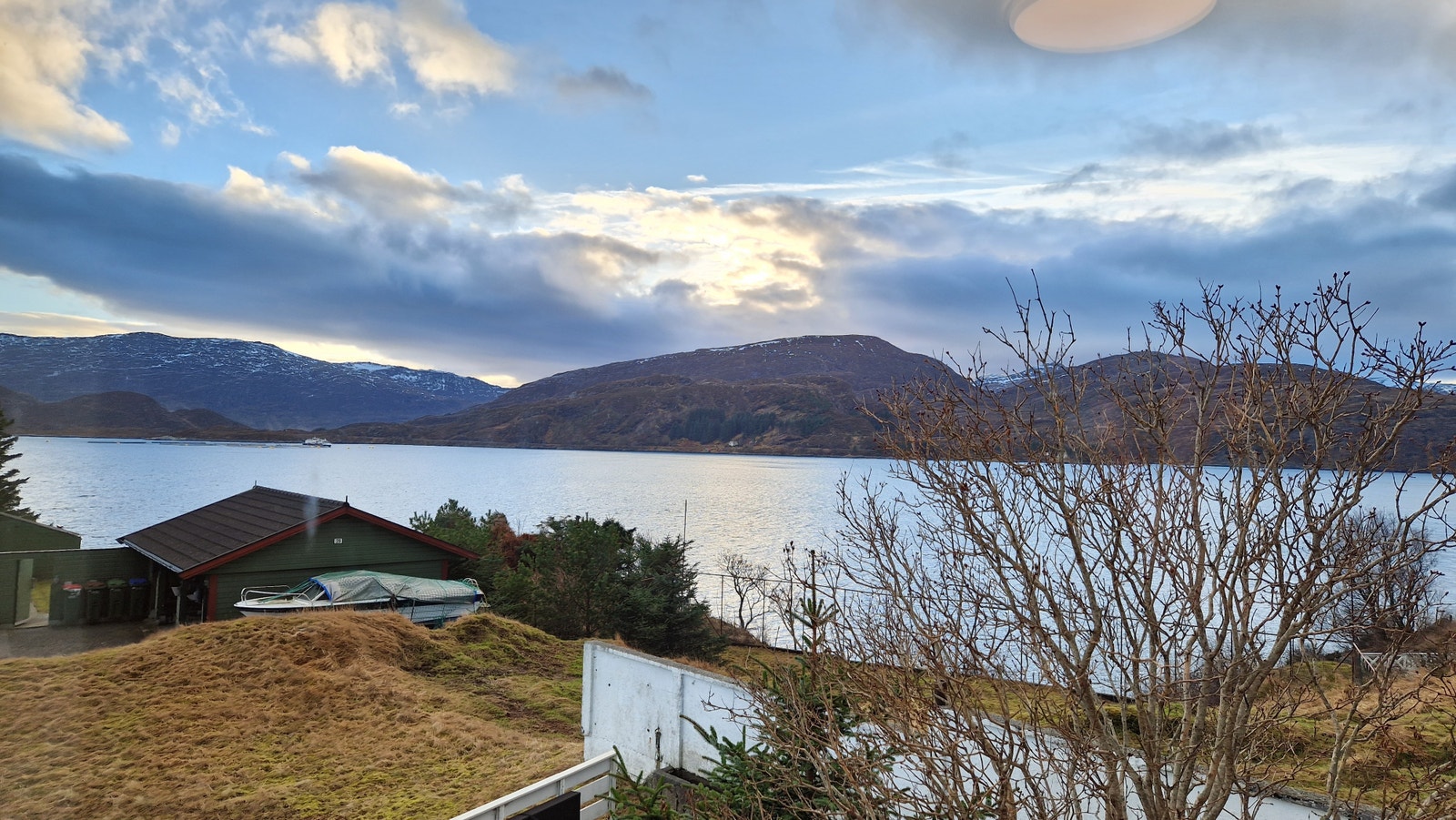 Loft - utsikt fra soveromsvindu Galleribilde