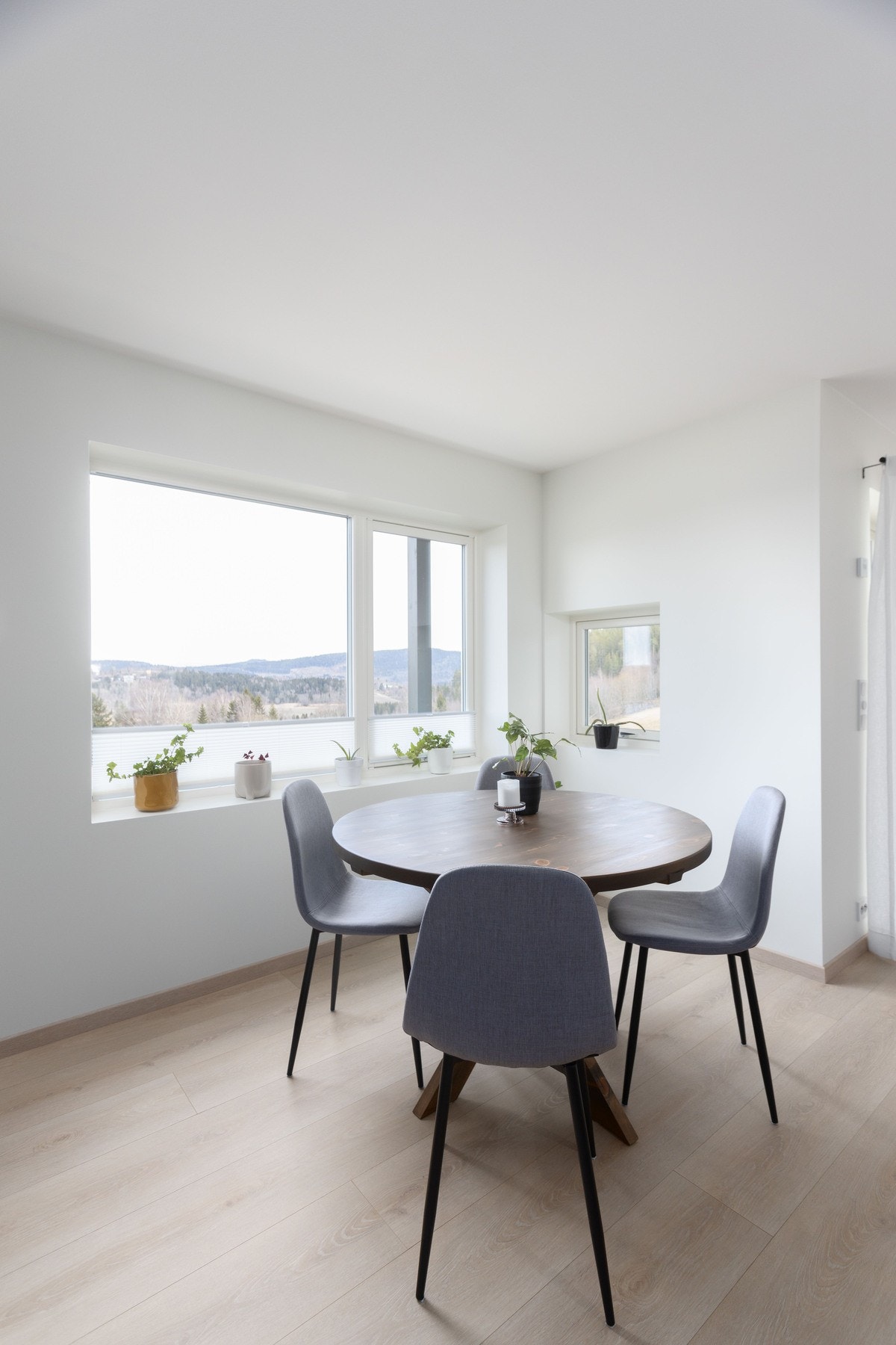 Det er også god plass til spisebord på kjøkkenet. Galleribilde