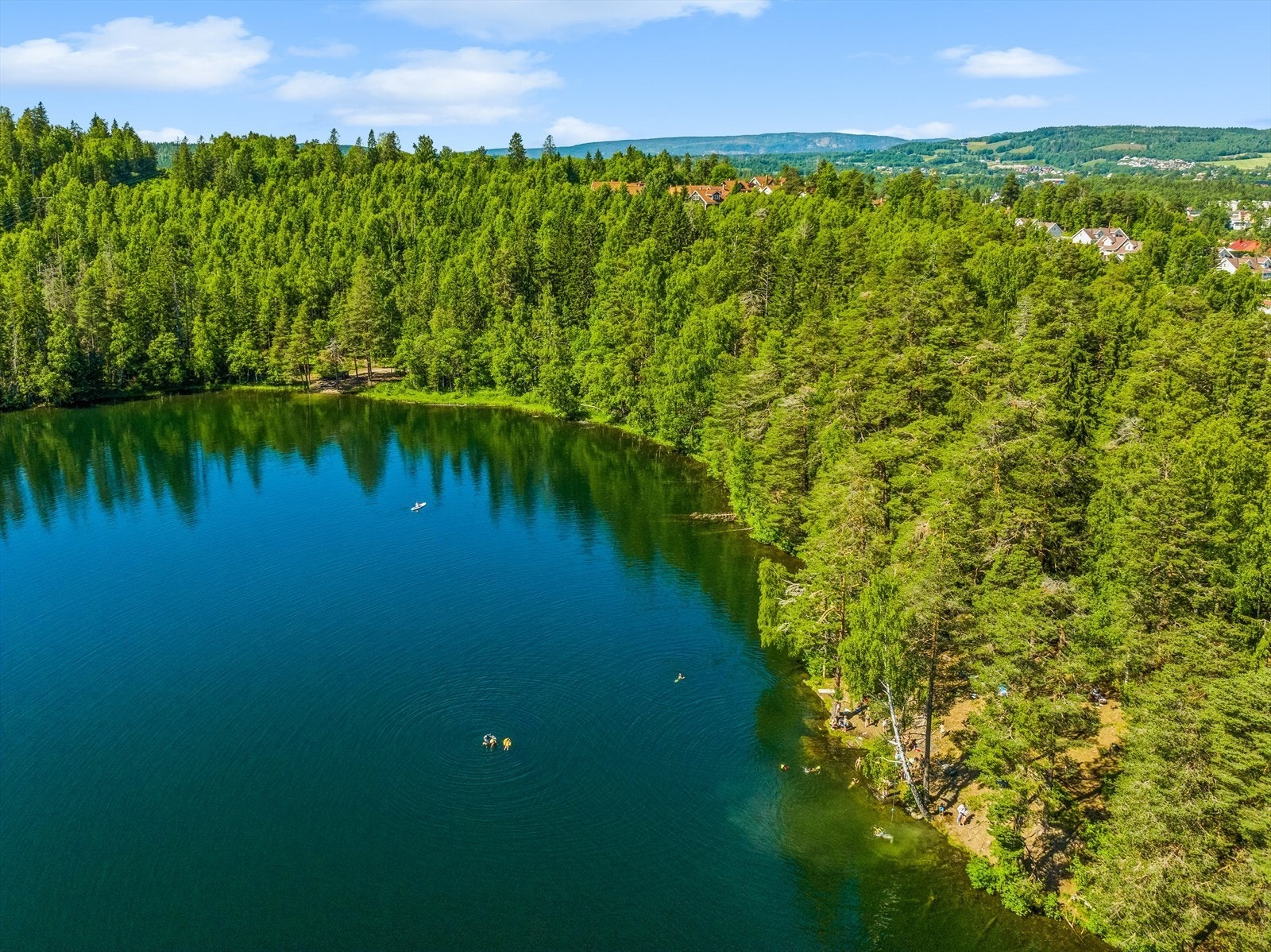 Oppsjø ligger kun få minutters gange fra boligen og er et yndet sted for beboerne i nærområde. Galleribilde