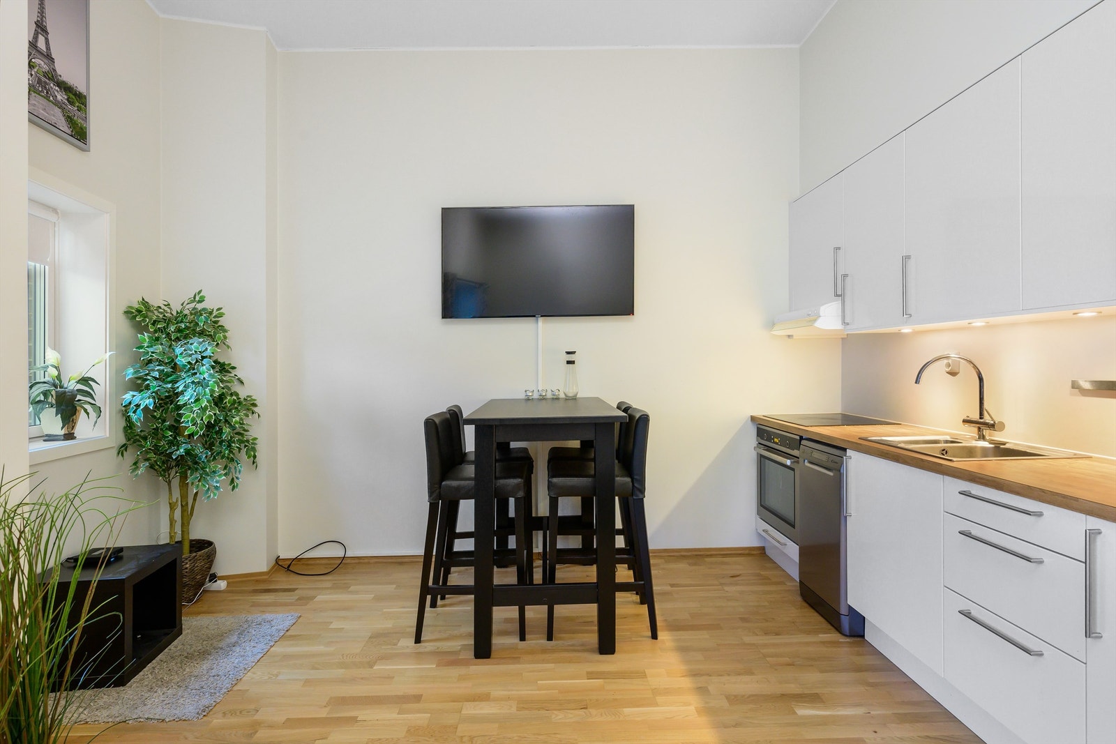 Her får du kjøkken fra kvalitetsleverandøren Sigdal med hvitevarer inkludert i handelen. Galleribilde