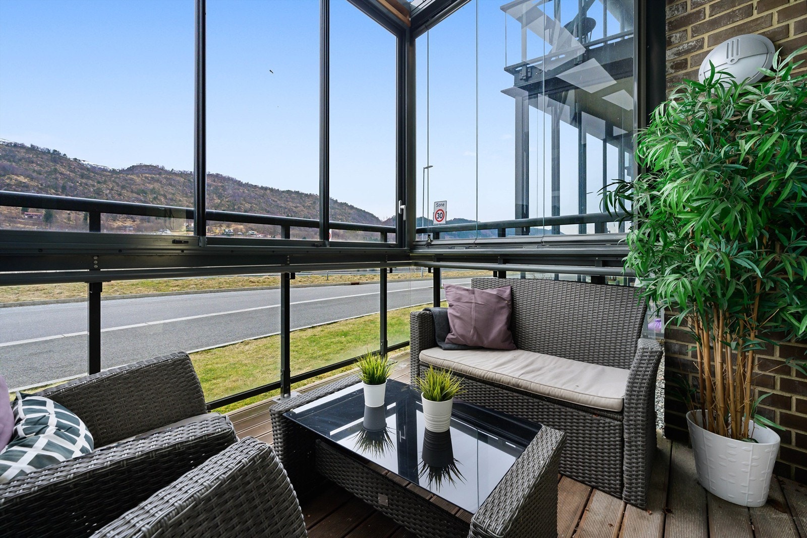 Vestvendt og fin plassering hvor man har gode solforhold på sommerstid. Galleribilde