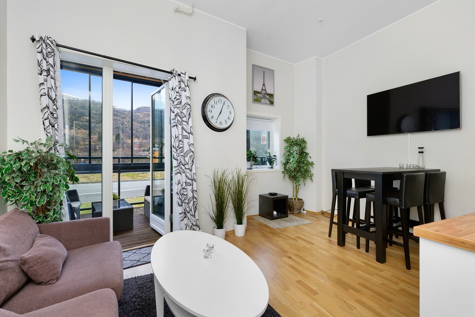 Velkommen til Ådnavegen 52 - En moderne og arealeffektiv leilighet fra 2017 med gode kvaliteter. Galleribilde