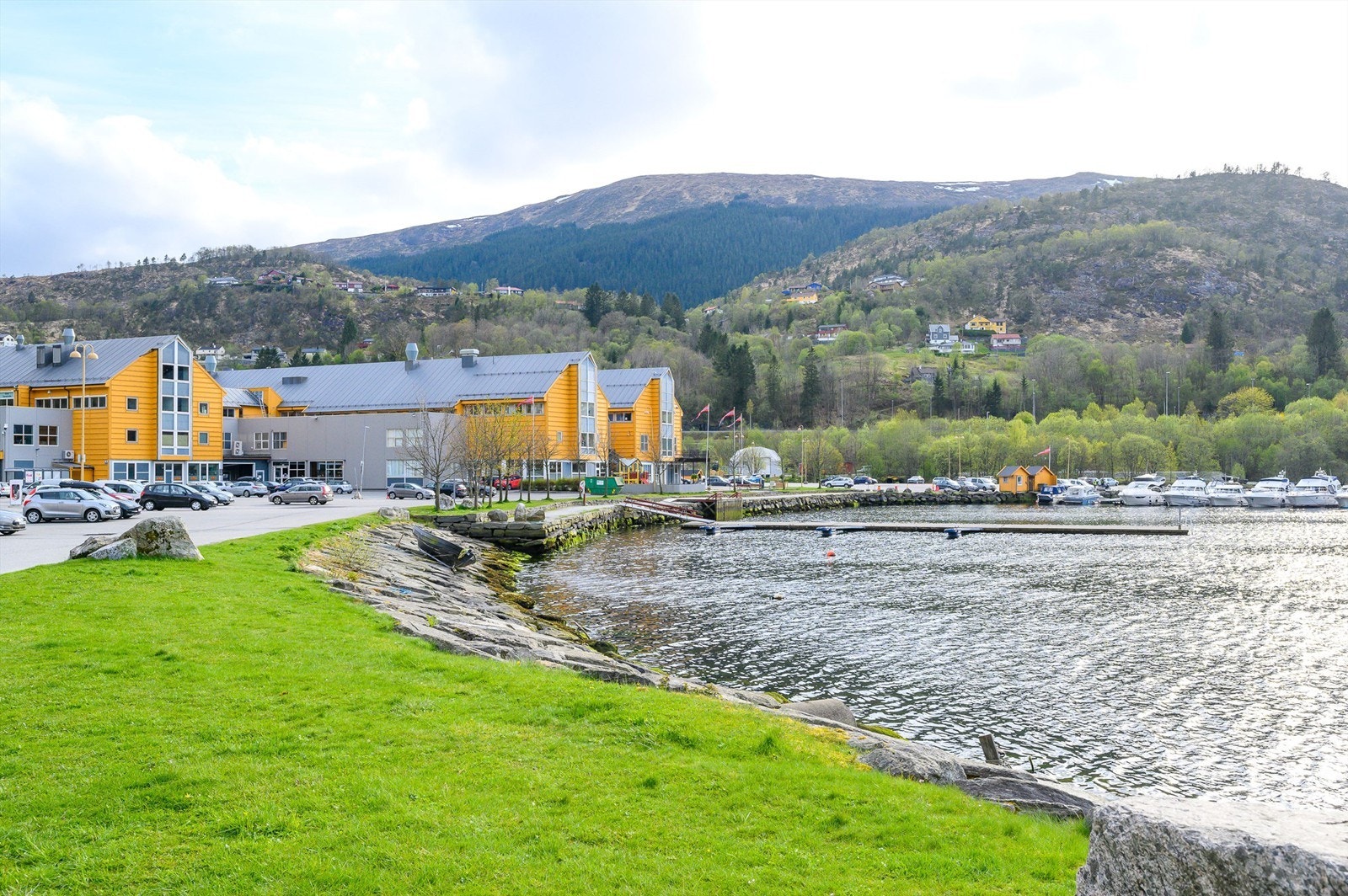 Øyrane Torg ligger kun en liten spasertur unna hvor man finner flere butikker og servicetilbud. Galleribilde