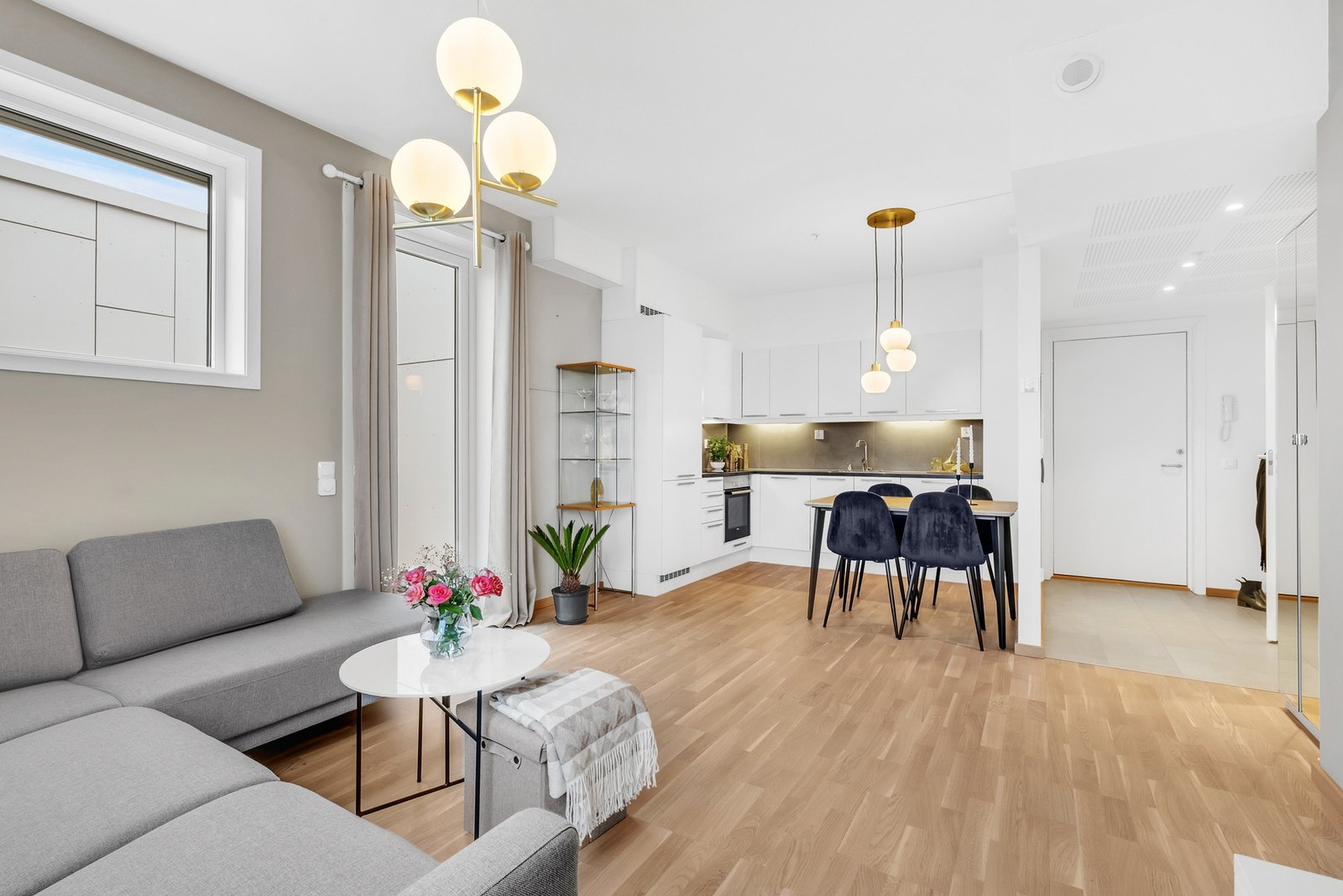 Leiligheten fremstår i meget god stand og får tilstandsgrad 1 og 0 på samtlige punkter av takstmann. Galleribilde