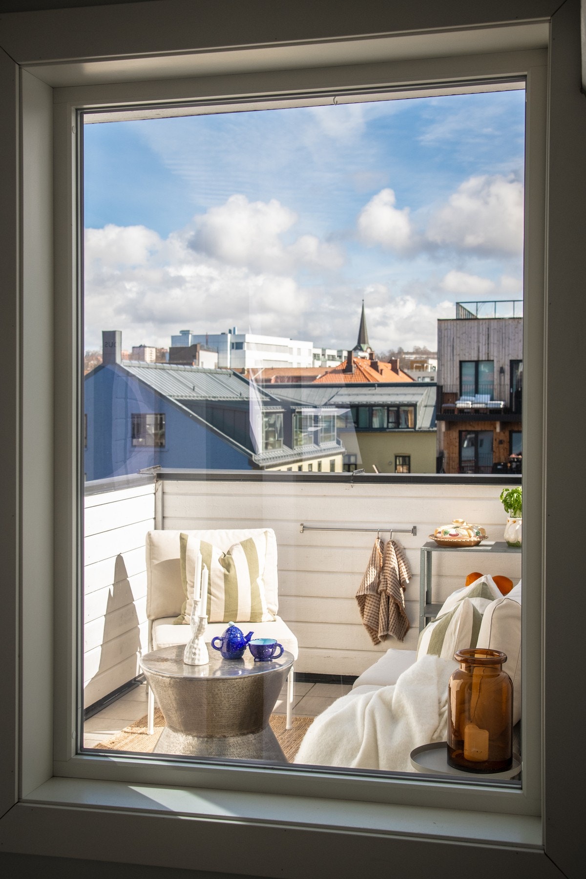 Adkomst til en stor og solrik privat terrasse. Galleribilde