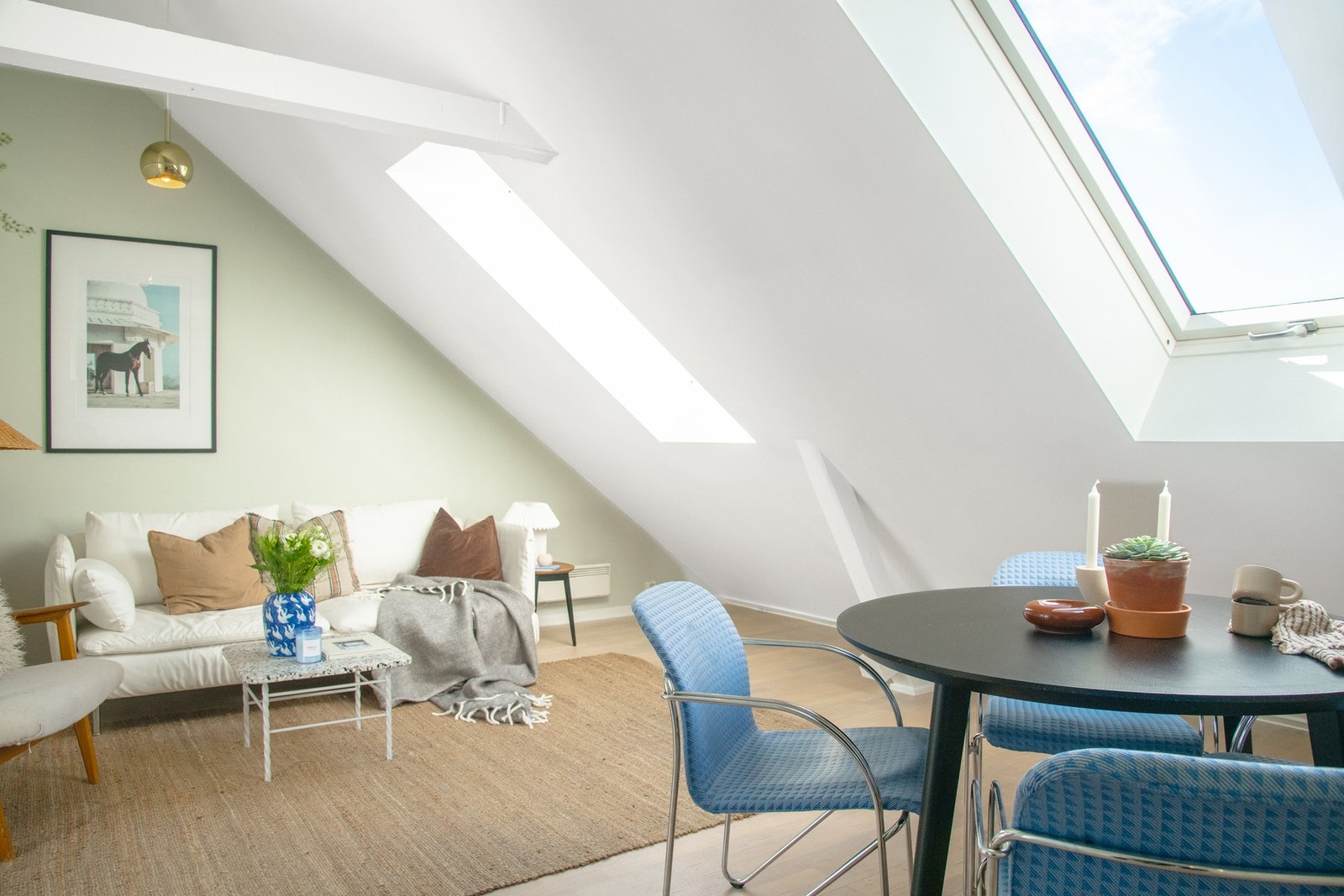 Dette er en lekker 3-roms loftsleilighet med attraktiv beliggenhet på beste "løkka". Galleribilde