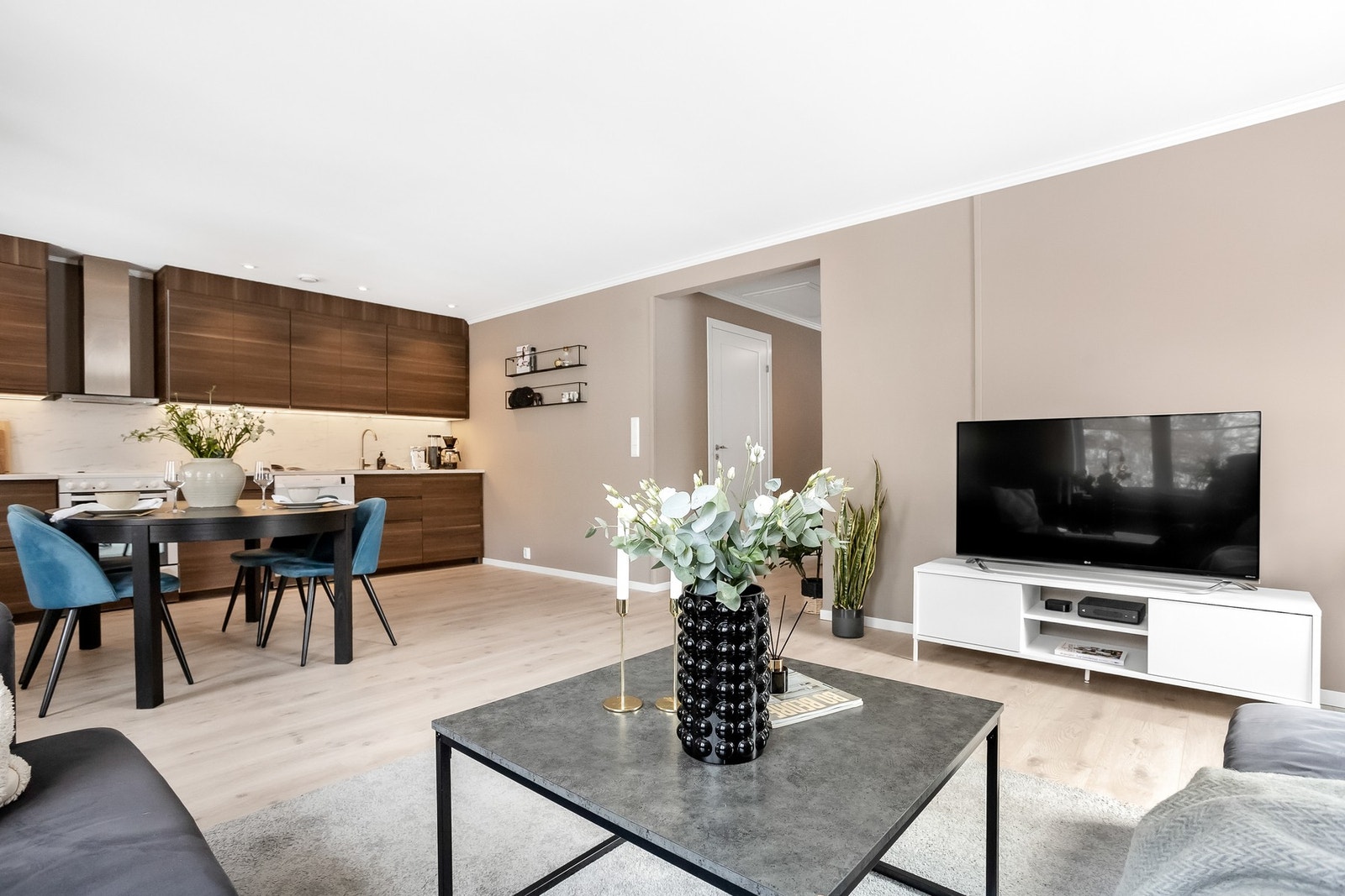 Velkommen til denne lyse og delikate leiligheten i Skallestadveien 31E! Galleribilde