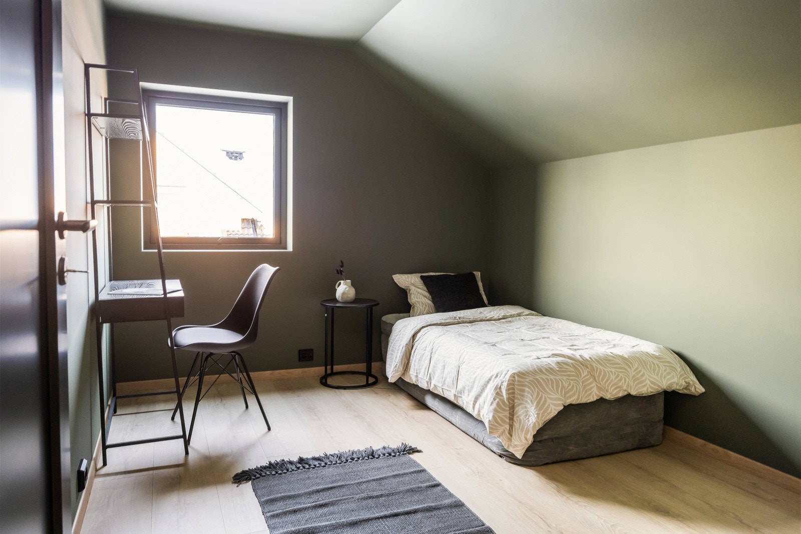 Hvert soverom er utformet for å gi komfort og stil til beboerne Galleribilde